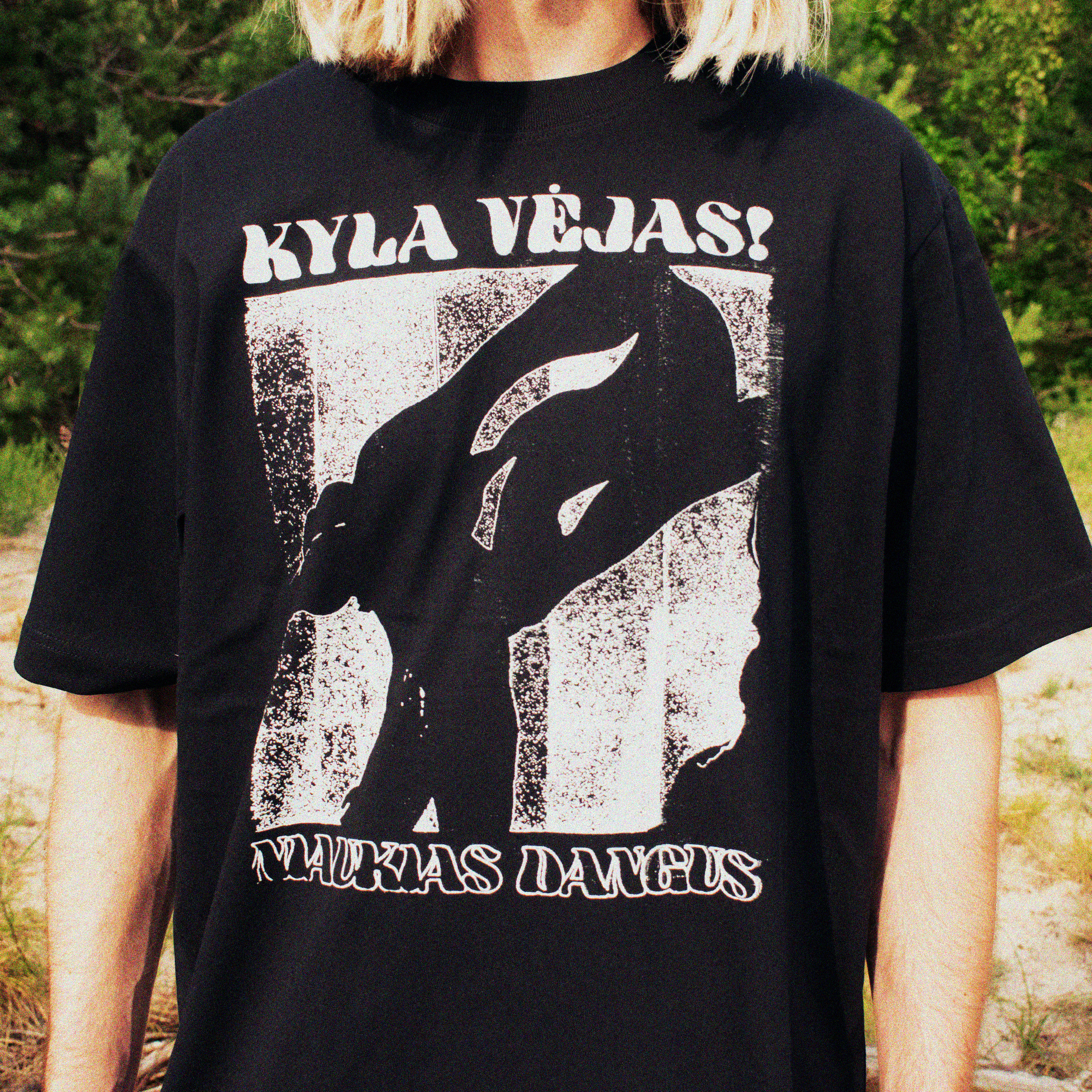 Kyla Vėjas! black t-shirt