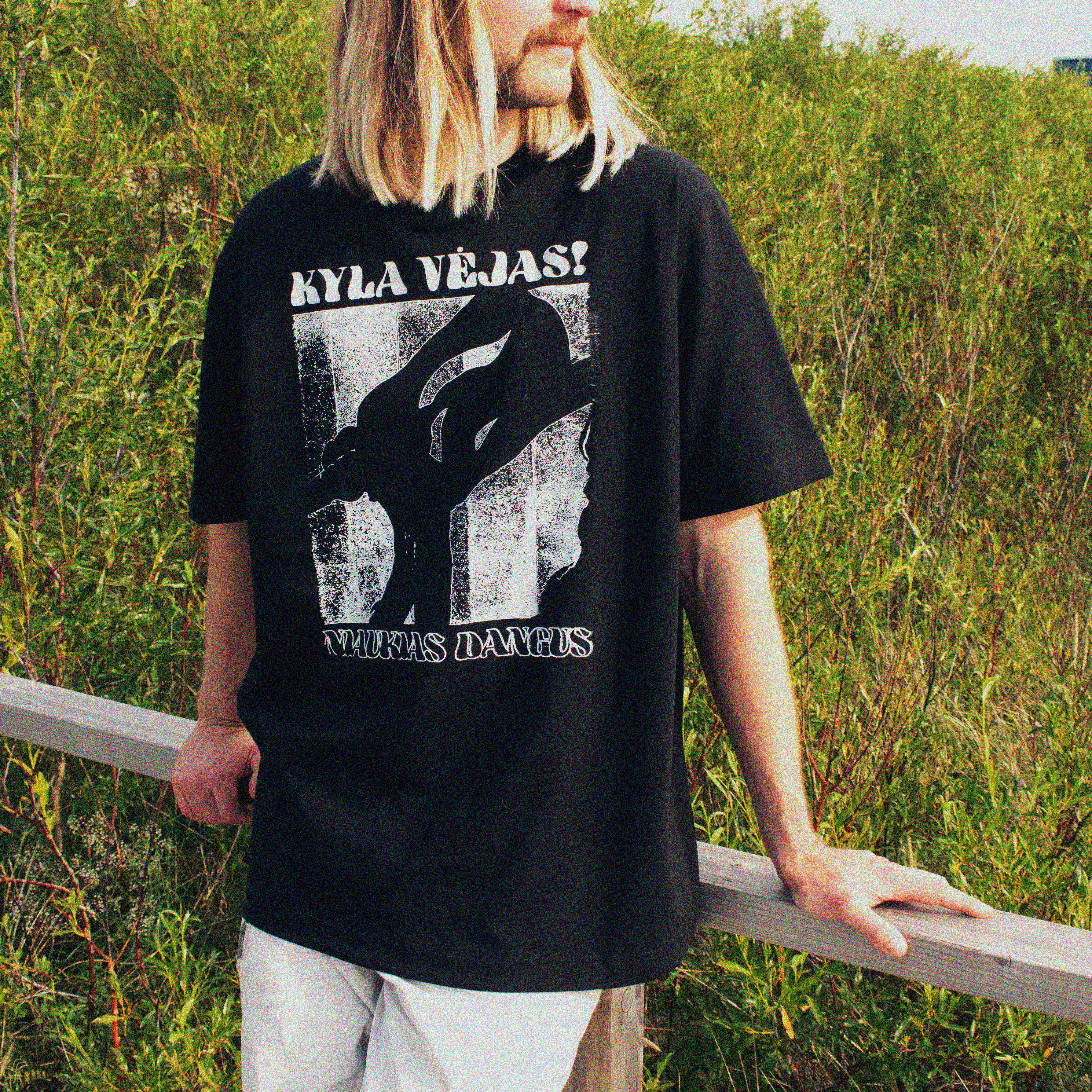 Kyla Vėjas! black t-shirt