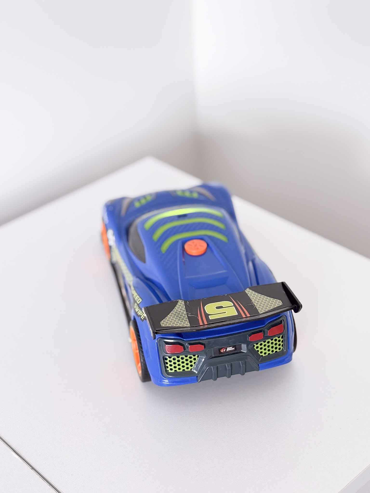 Interaktyvus lenktyninis automobilis