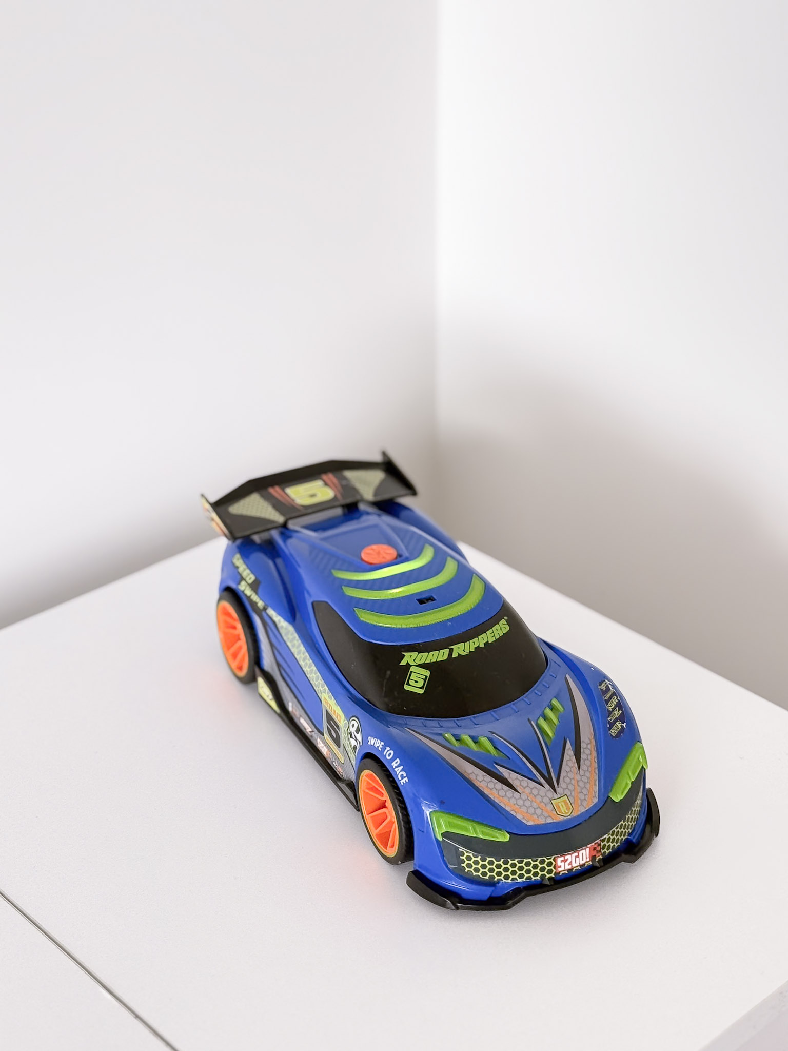 Interaktyvus lenktyninis automobilis