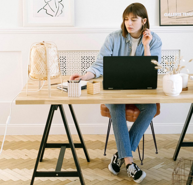 Faux Leather Vanity Stool, Upholstered Make up Bench, Rectangle Ottoman Foot Stool, Tufted Footrest Stool Makeup Stool with Silver Chrome Legs for Living Room, Dressing Room, Whisky Brown