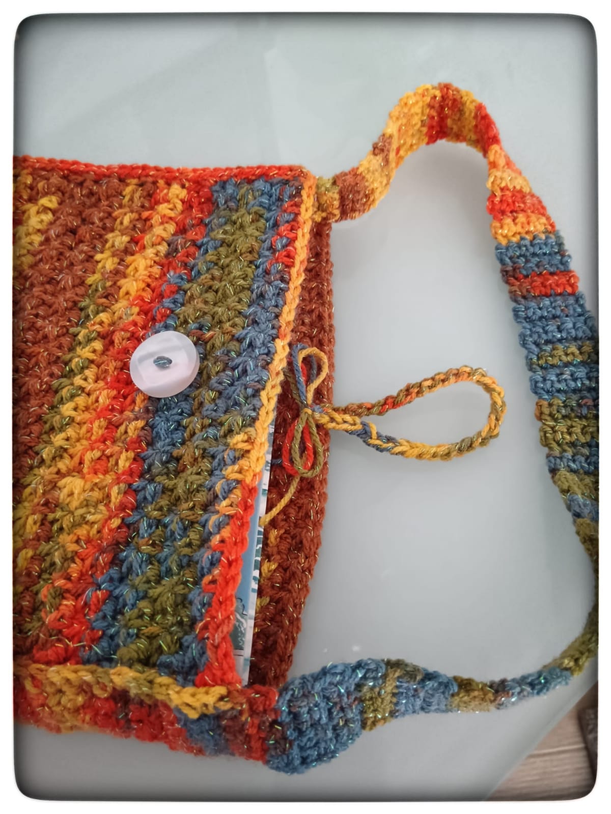 Bolso portalibro de ganchillo