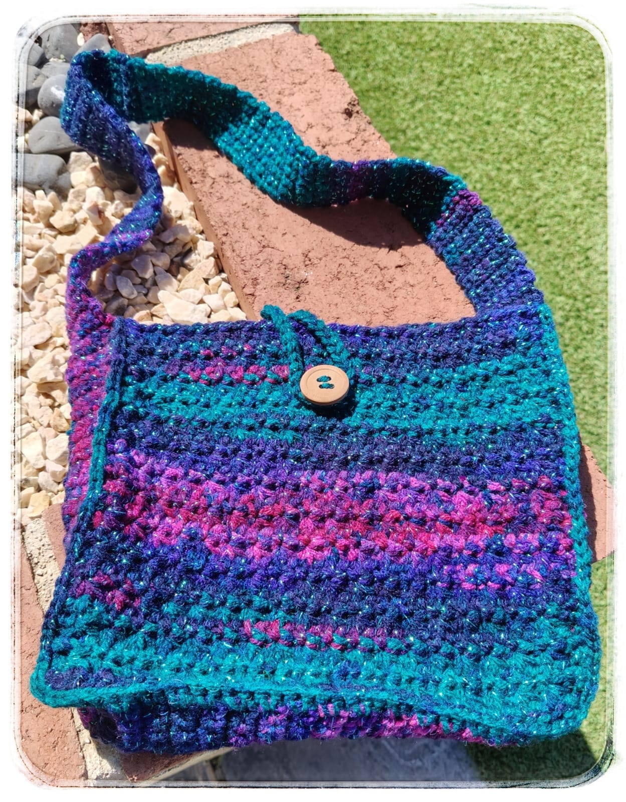 Bolso portalibro de ganchillo