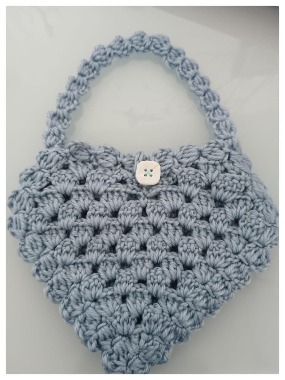 Bolso de ganchillo corazón azul