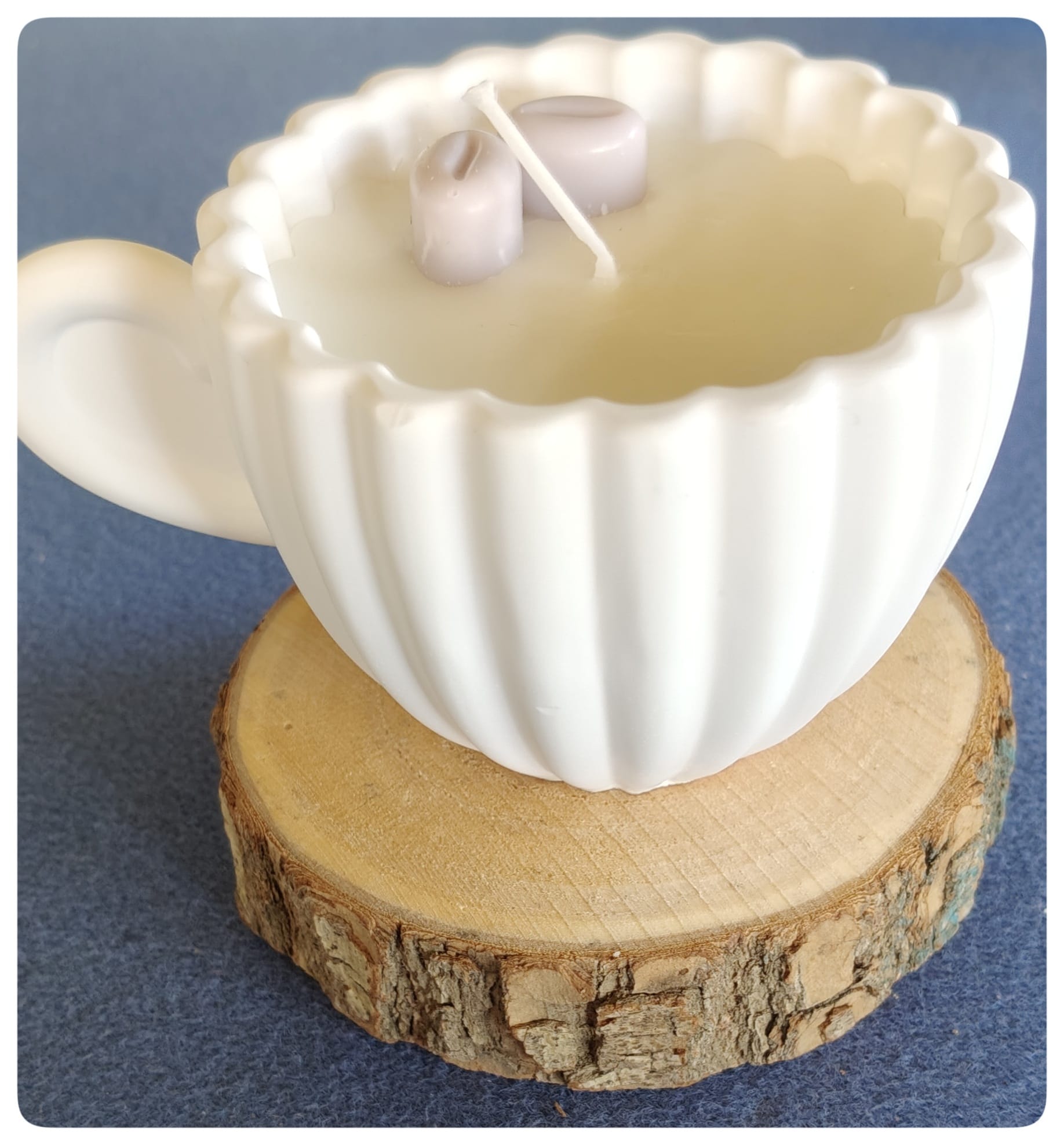 Vela en taza decorativa «Café con amor»