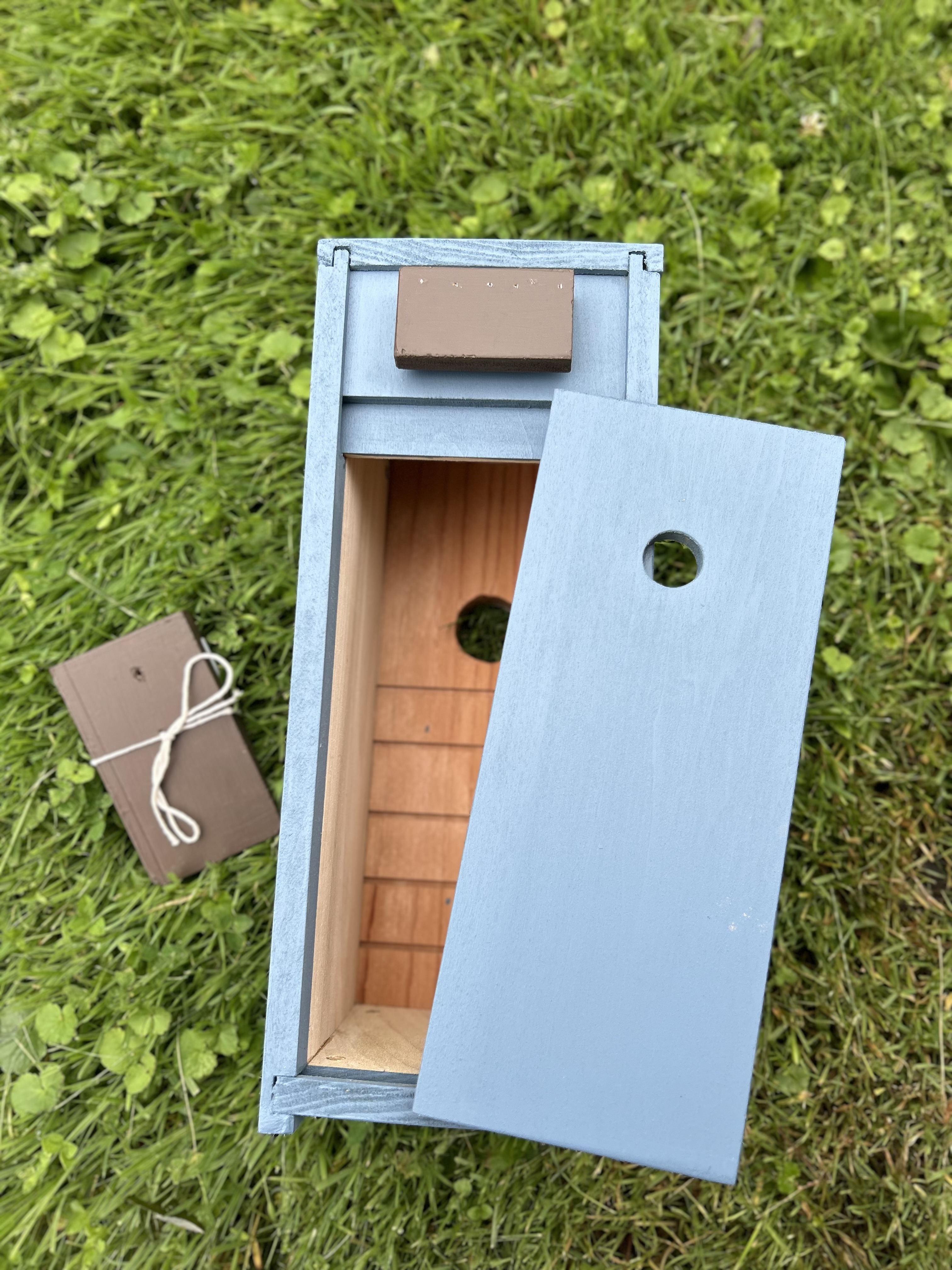 Tranquility Birdhouse For Wrens, Sparrows, Titmouse, and Downy Woodpeckers