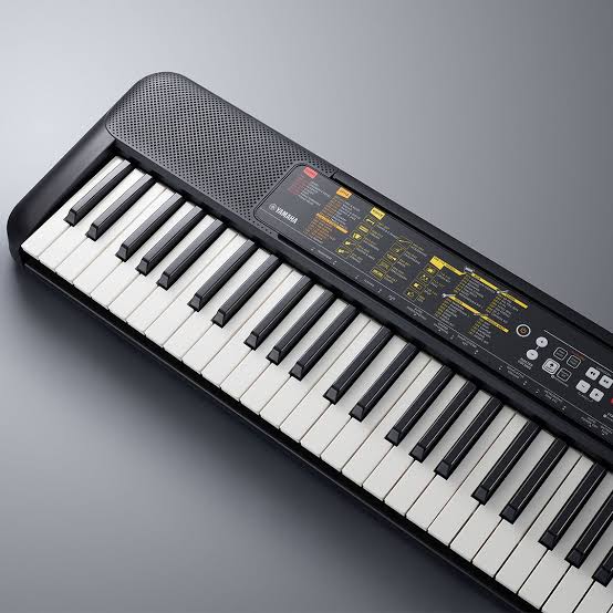 YAMAHA PSR F52 Portable Keyboard