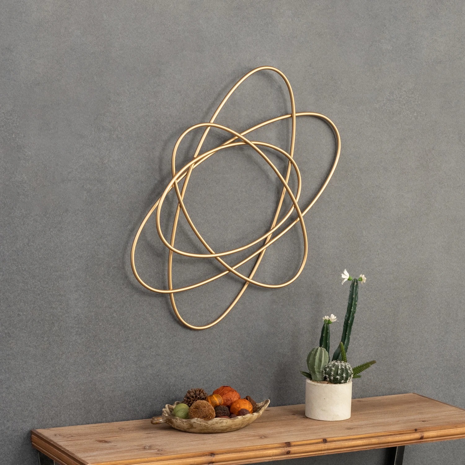 Vintage Wanddeko in Gold - Metallkunst für stilvolle Wohnräume