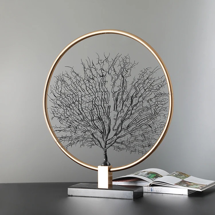 Abstrakte Vintage-Accessoires – Antike Dekorationsstücke für stilvolle Inneneinrichtungen