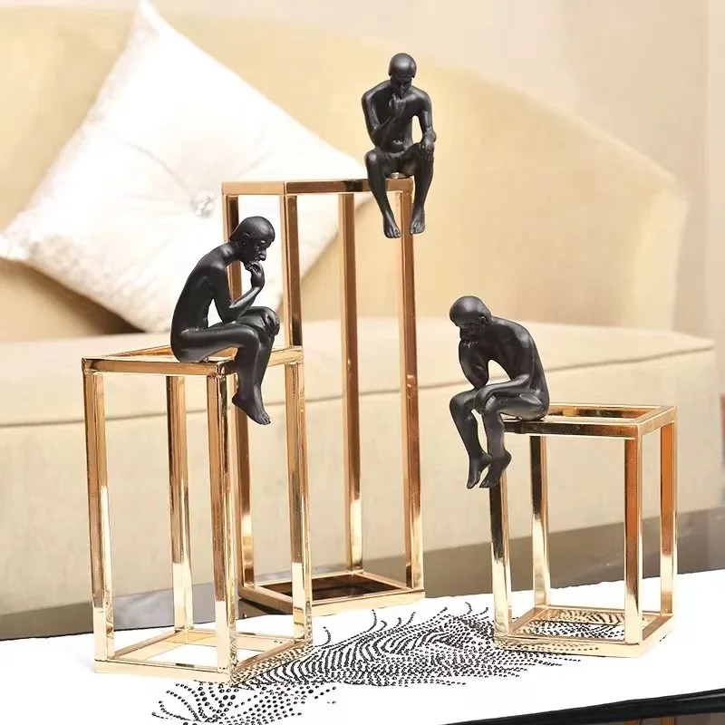 Moderne Kreative Wohnaccessoires – Dekorative Denker-Statue aus schwarzem Resin