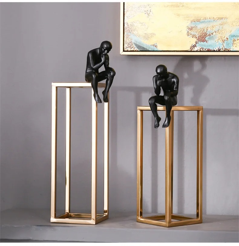 Moderne Kreative Wohnaccessoires – Dekorative Denker-Statue aus schwarzem Resin
