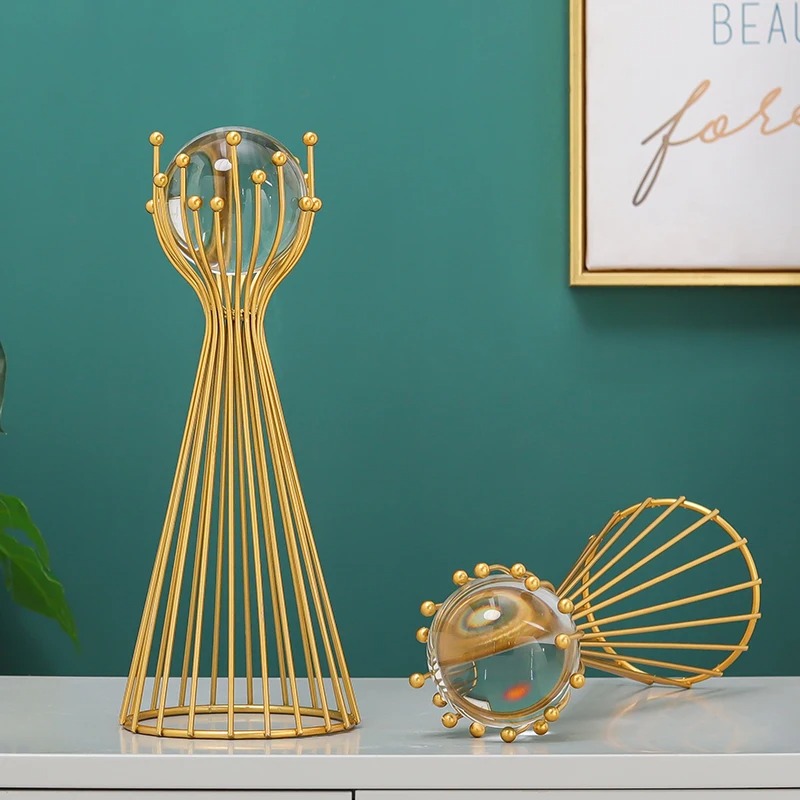 Luxuriöse Goldene Kristallkugel – Moderne Tischdekoration für stilvolle Wohnräume