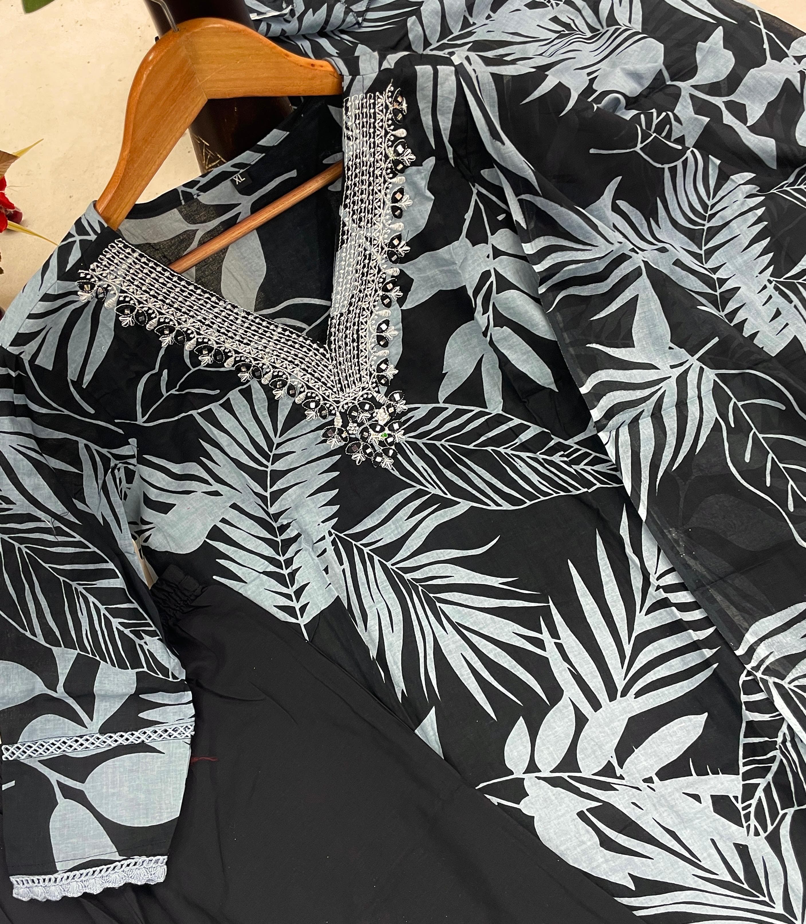  Featuring beautiful  suit set 
