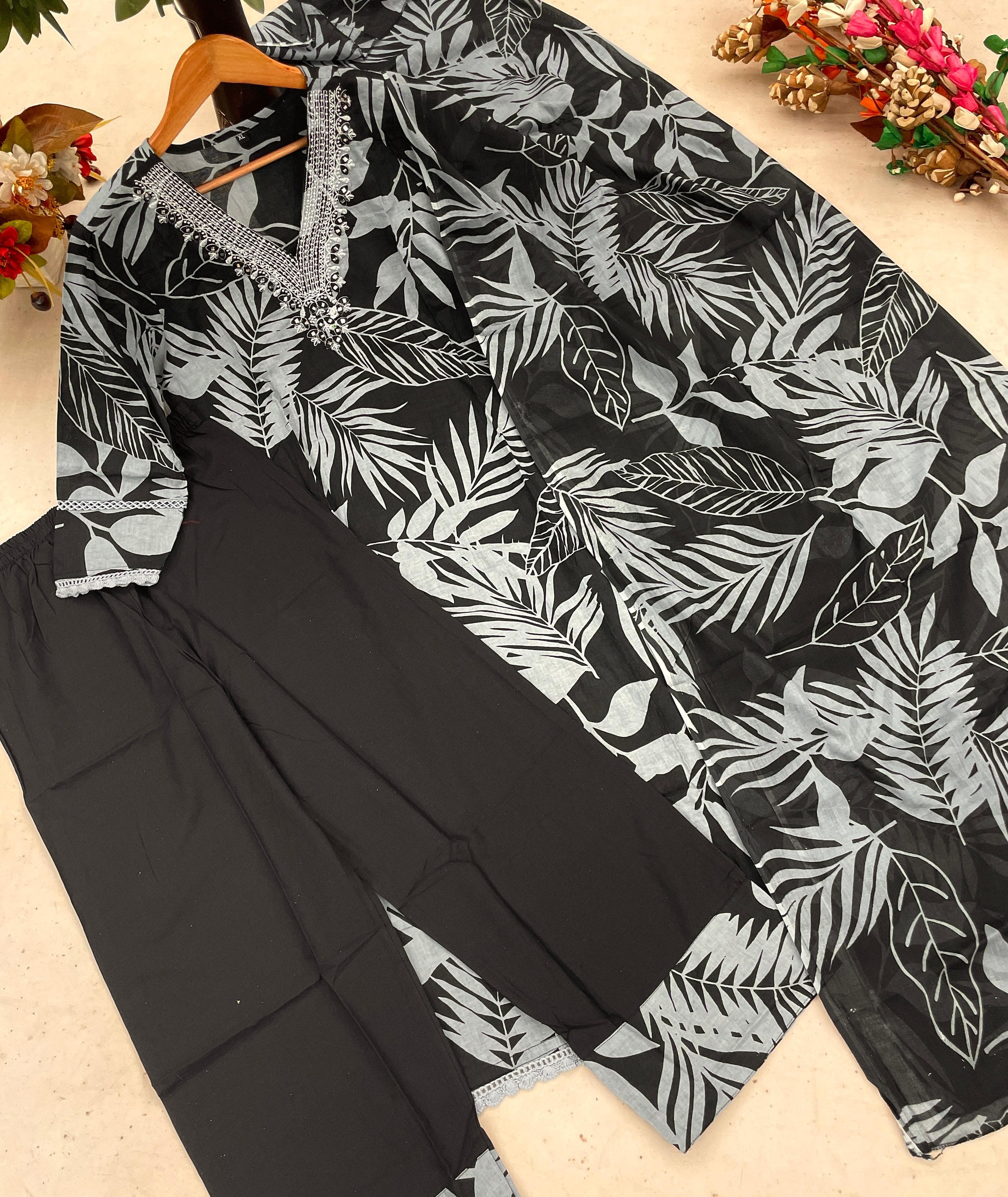  Featuring beautiful  suit set 