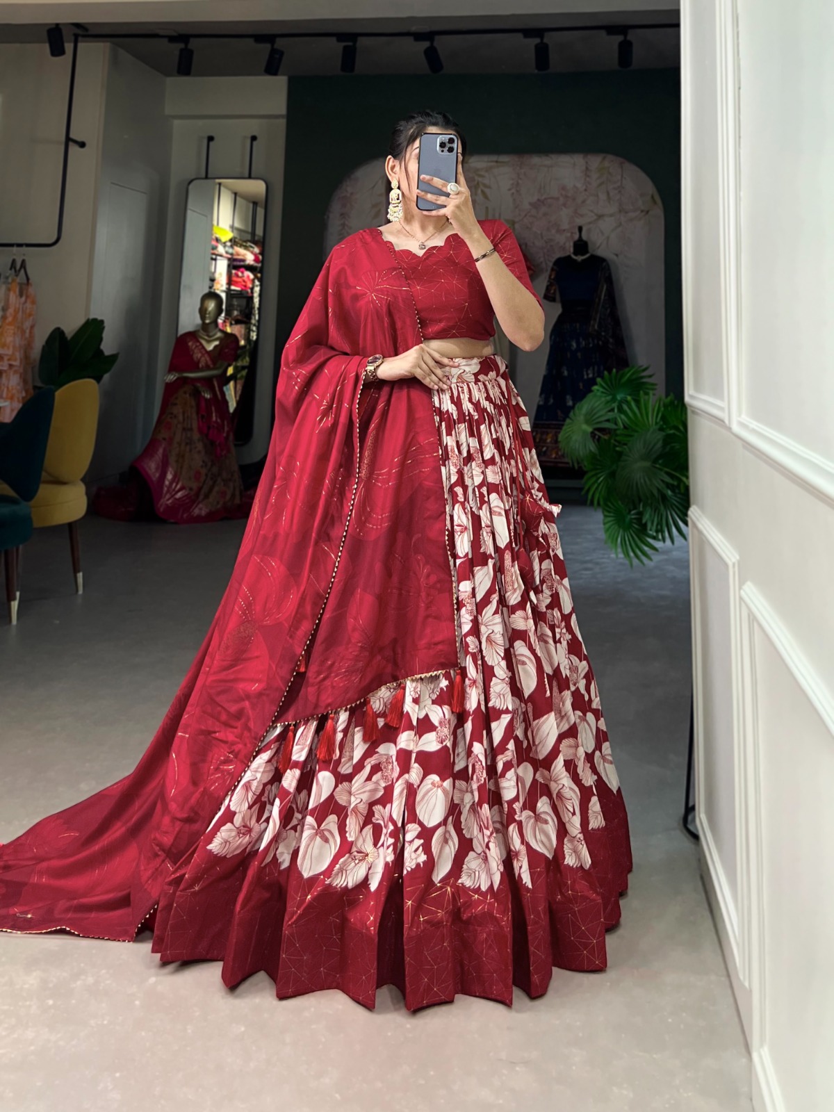 The beautiful prints on silk fabric make this ensemble a perfect choice for any festive occasion 🪷