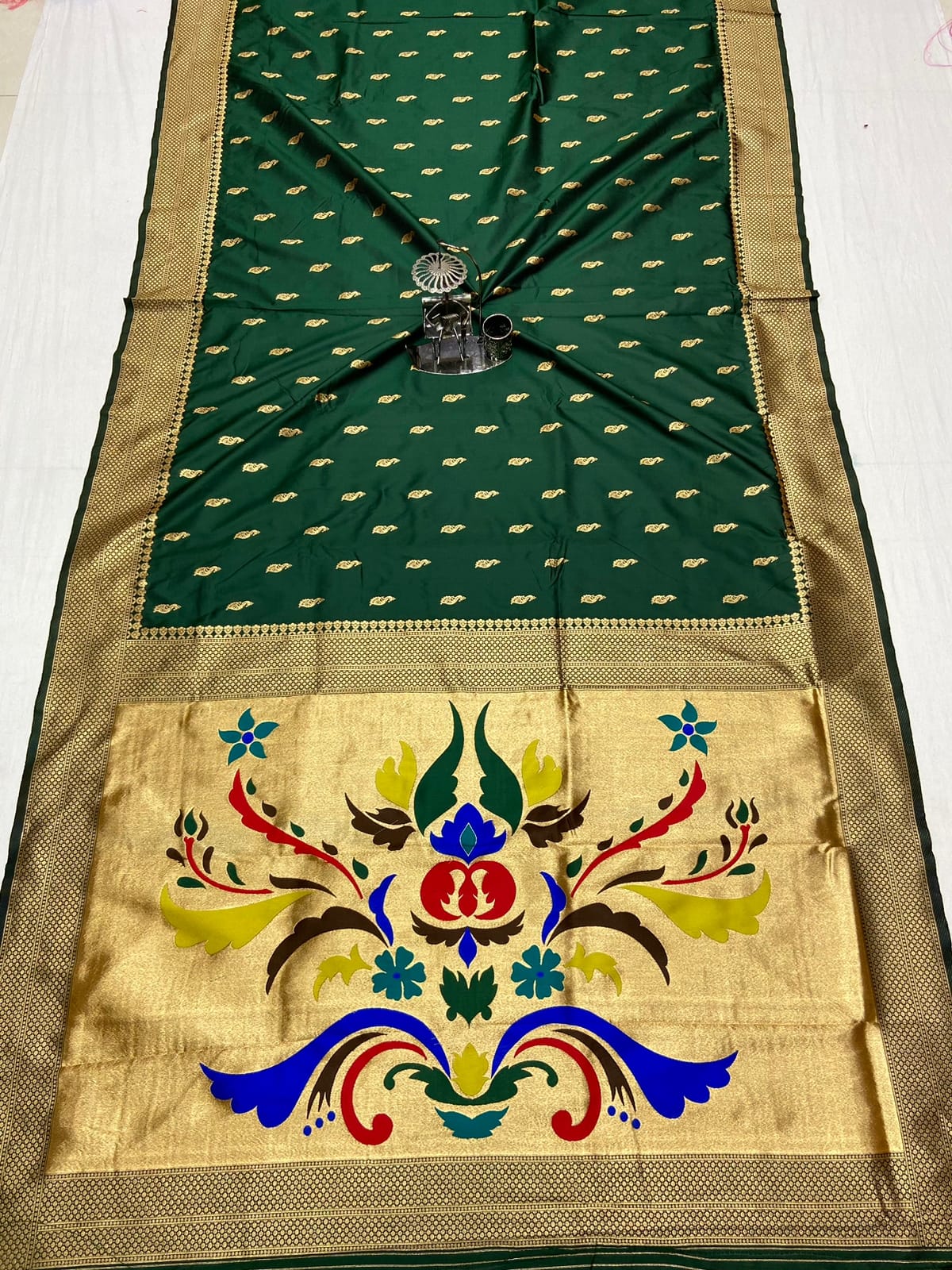  Beautiful pure soft banarasi lichi silk heavy saree with nice & designer look Gold jari weaving Peacock Butti  and border comes with new concept Pallu With  Border.💃