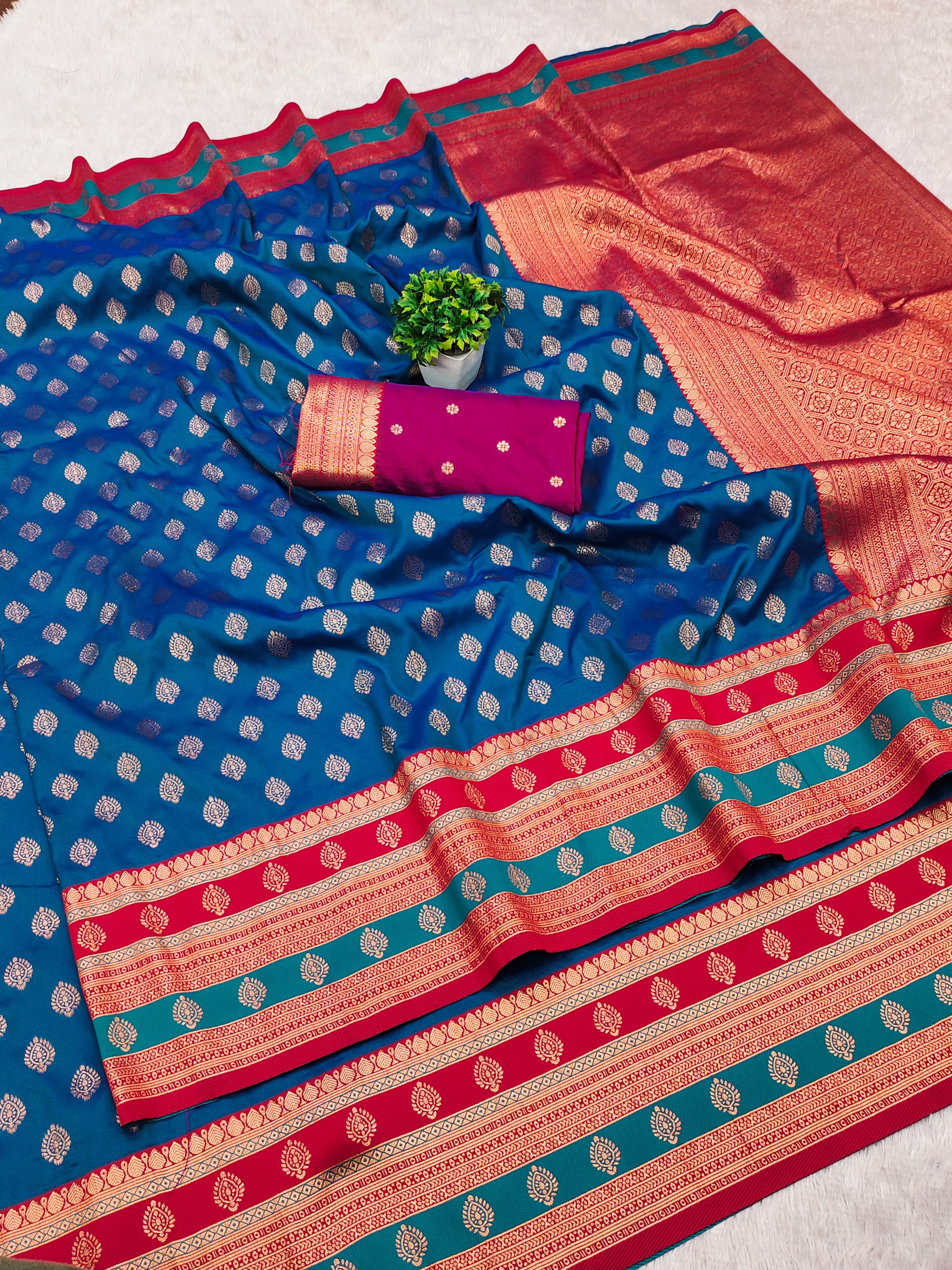 BANARASI SILK SAREE WITH WEAVING GOLD ZARI & NICE EXCLUSIVE  BUTTI DESIGN
