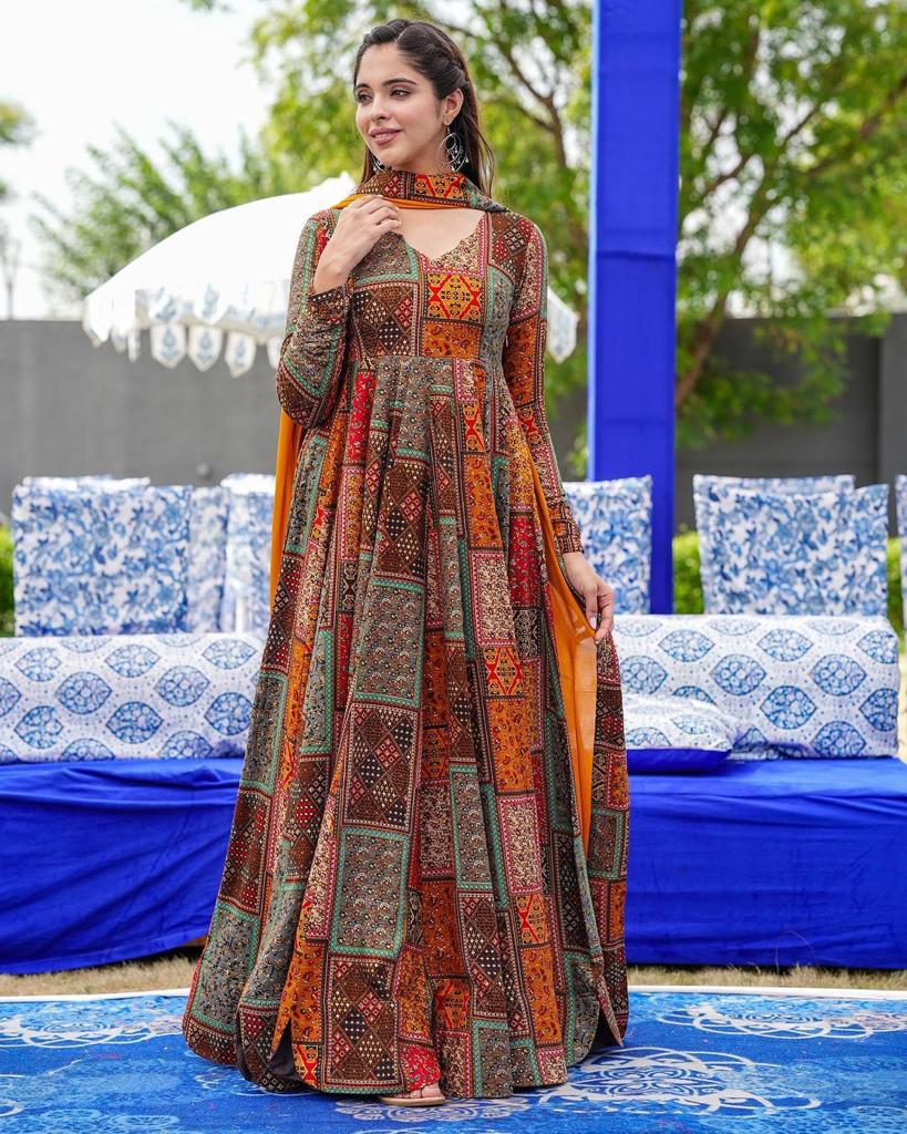  Fox Georgette with 😘🤷🏼‍♀️ digital print gown With print frill with Nazneen Dupptta ✨