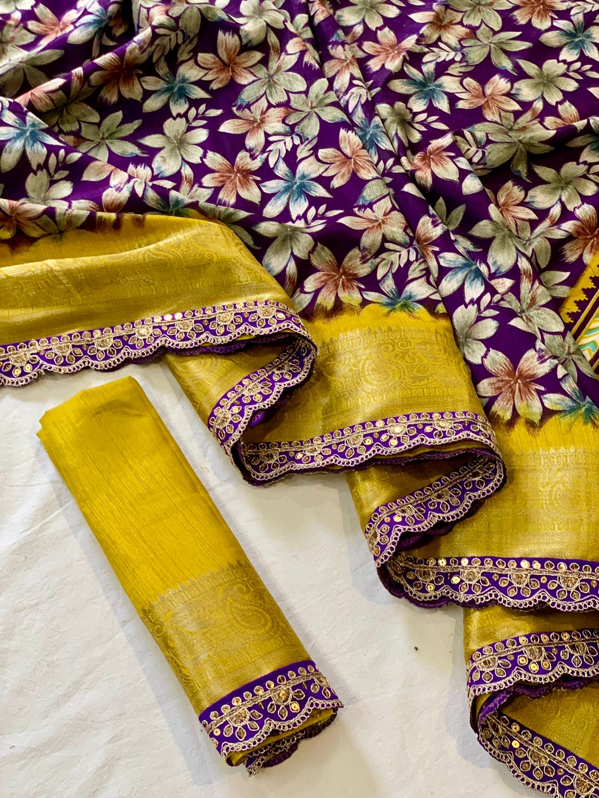 super hit lace work boder  Super Dola silk saree  With running blouse 