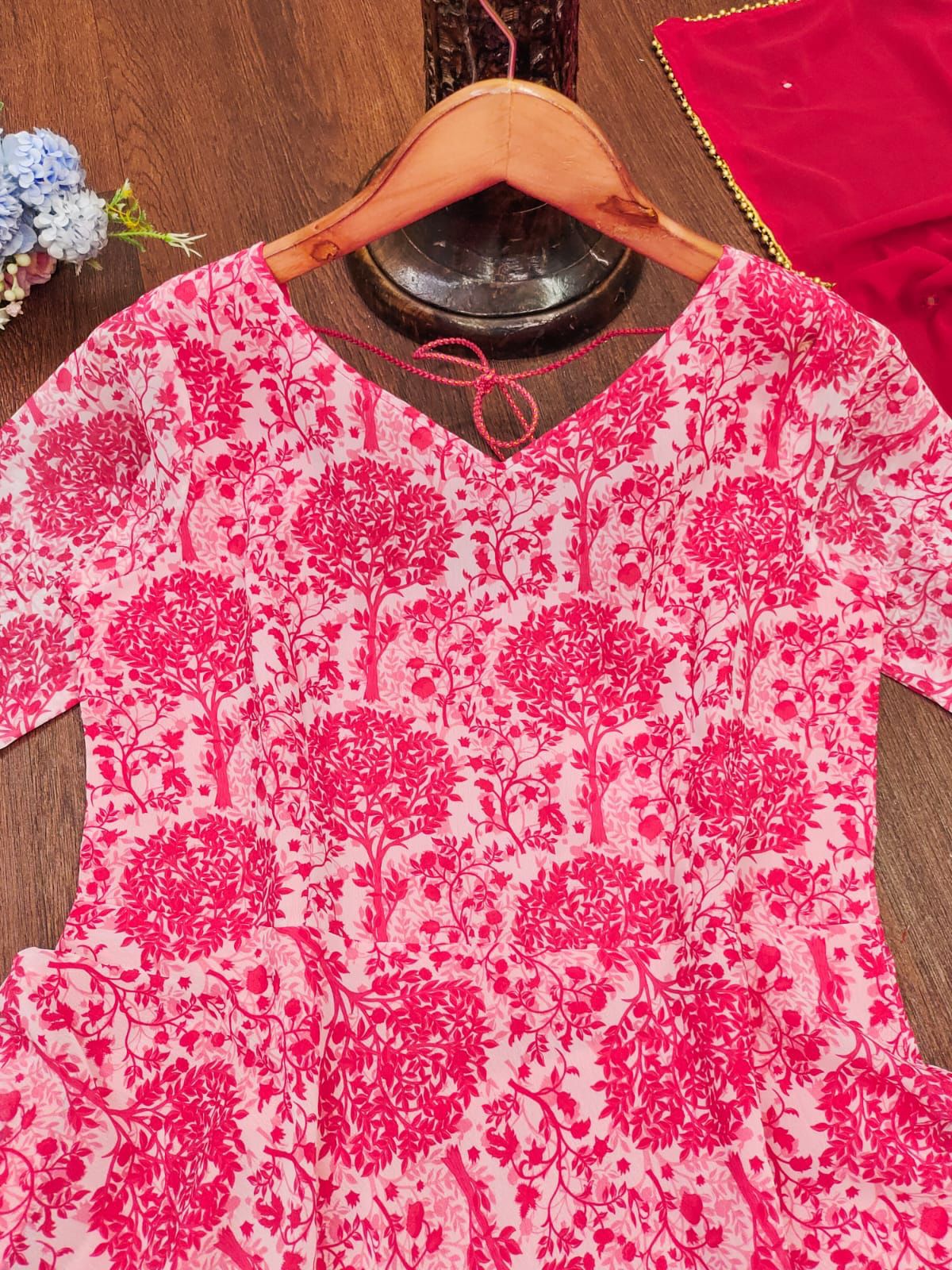 Blossom in style with this flirty floral Grorgett anarkali🥰