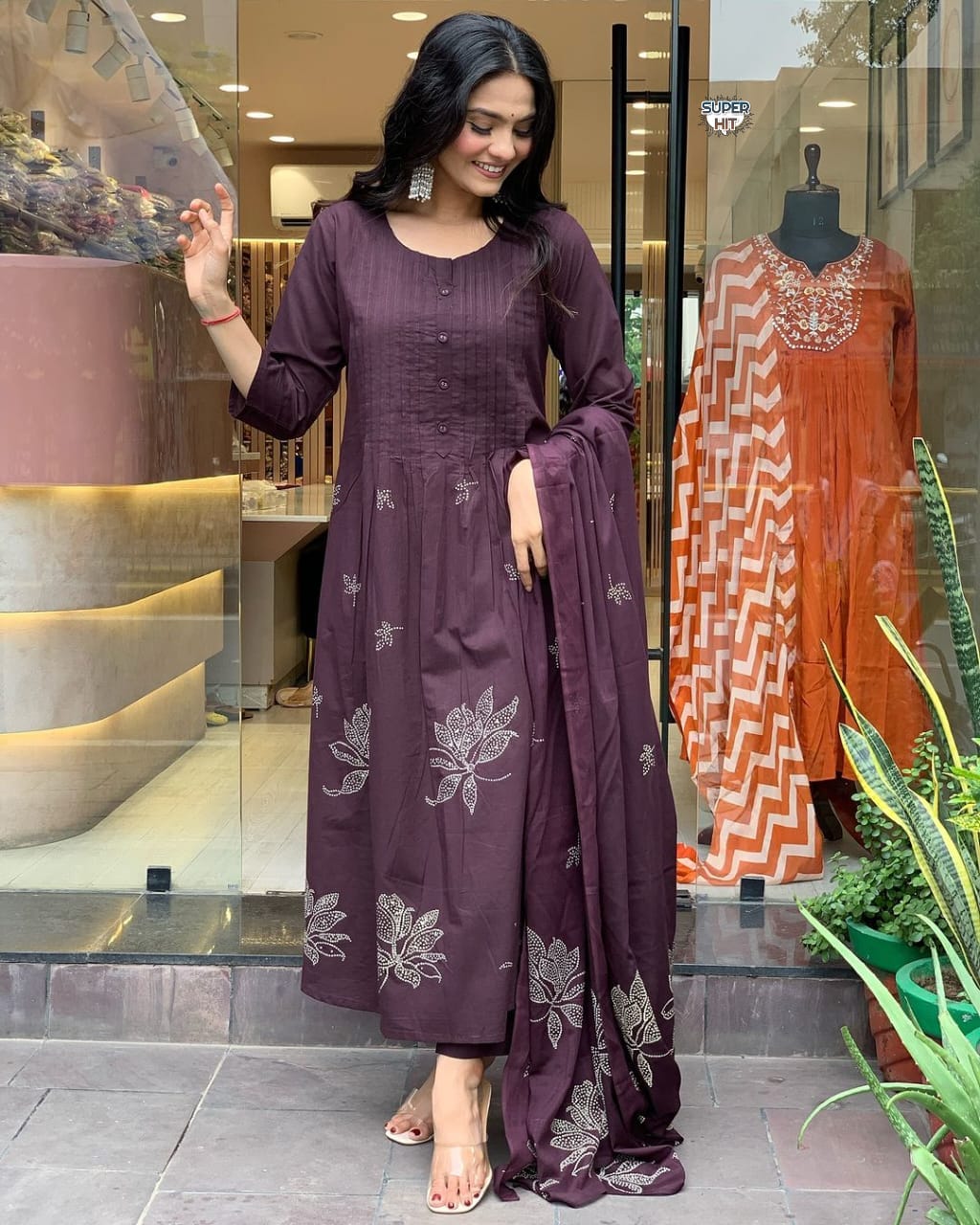 Featuring beautiful Heavy Suit Set which is beautifully decorated with Printex weaving and prints. It is paired with matching pants and Lace dupatta.🍁