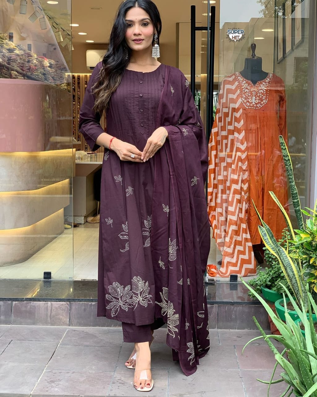 Featuring beautiful Heavy Suit Set which is beautifully decorated with Printex weaving and prints. It is paired with matching pants and Lace dupatta.🍁