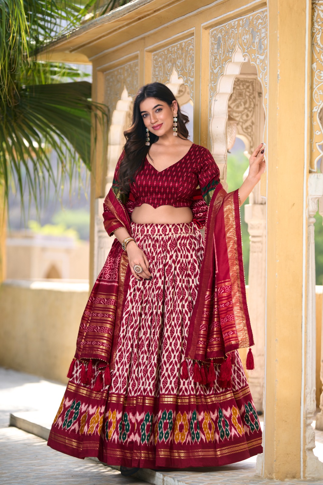 Celebrate in style with the opulent beauty of Tussar silk. Our lehenga choli is perfect for making unforgettable memories in classic elegance 🥰