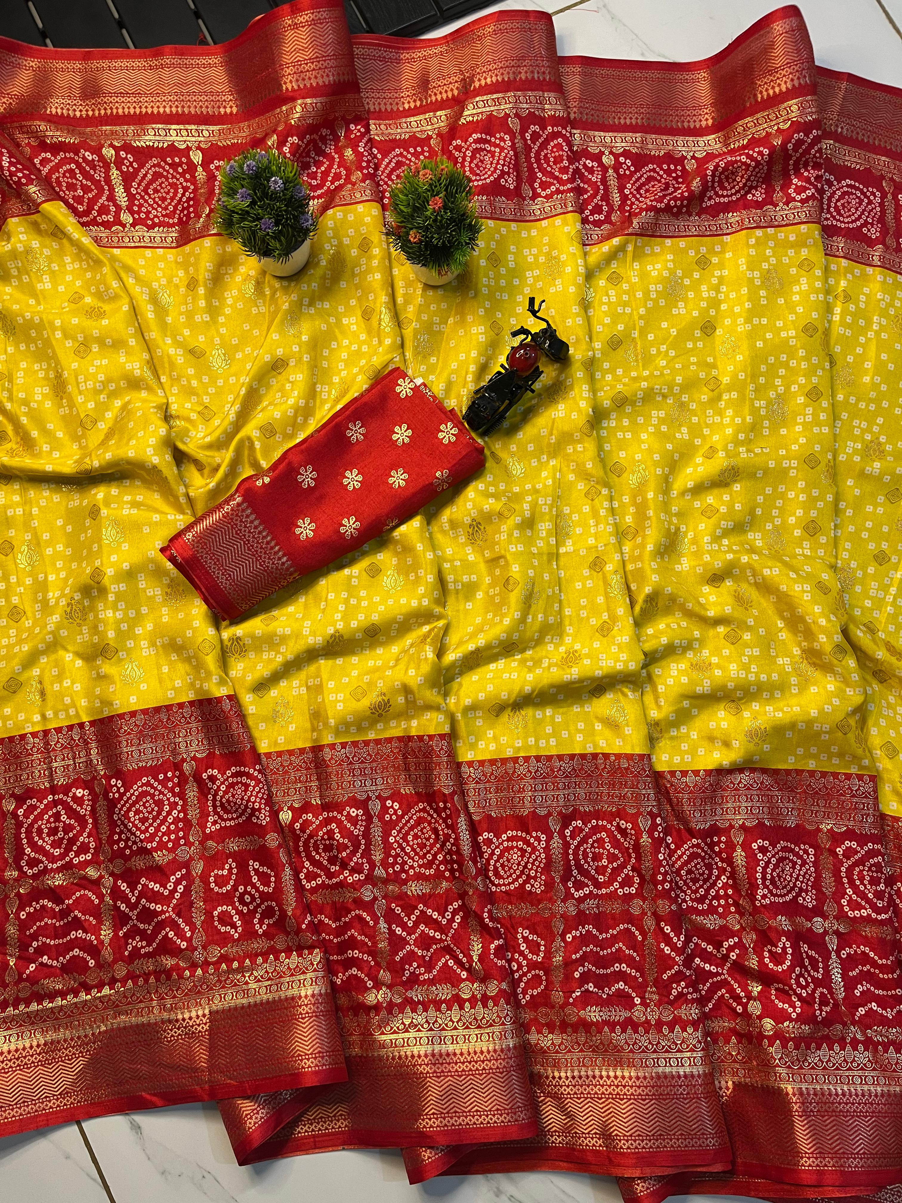 Super 3 ince jequrd boder   With patola foil print