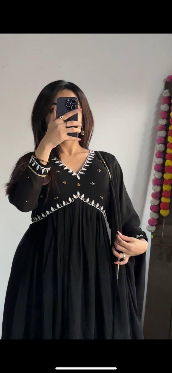 👗💥💥Presenting By New Party Wear Look Fox Gerorrget Gown With Dupatta , pant 