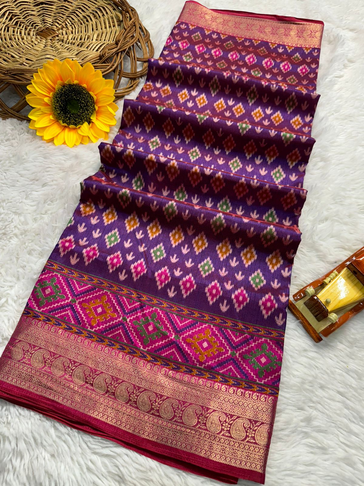 Semi Dola silk with jequrd *boder same as originall boder only
