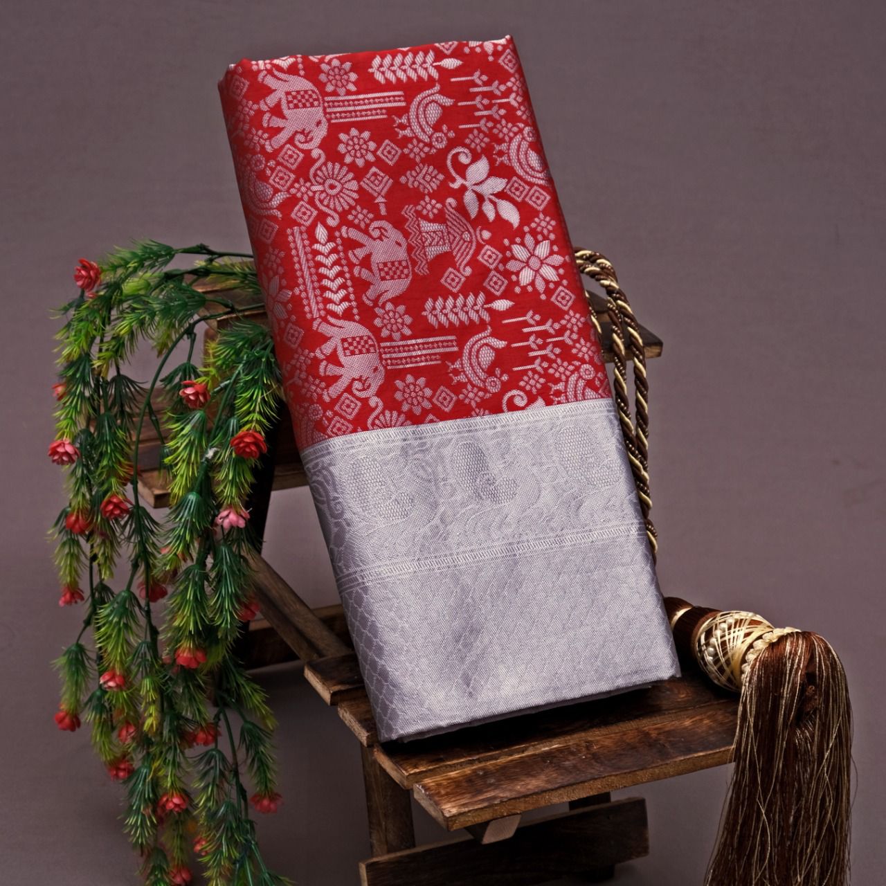  SOFT LICHI SILK  EXCLUSIVE SAREE WITH WEAVING JEQUARD BORDER AND BEAUTIFUL PALLU WITH BLOUSE