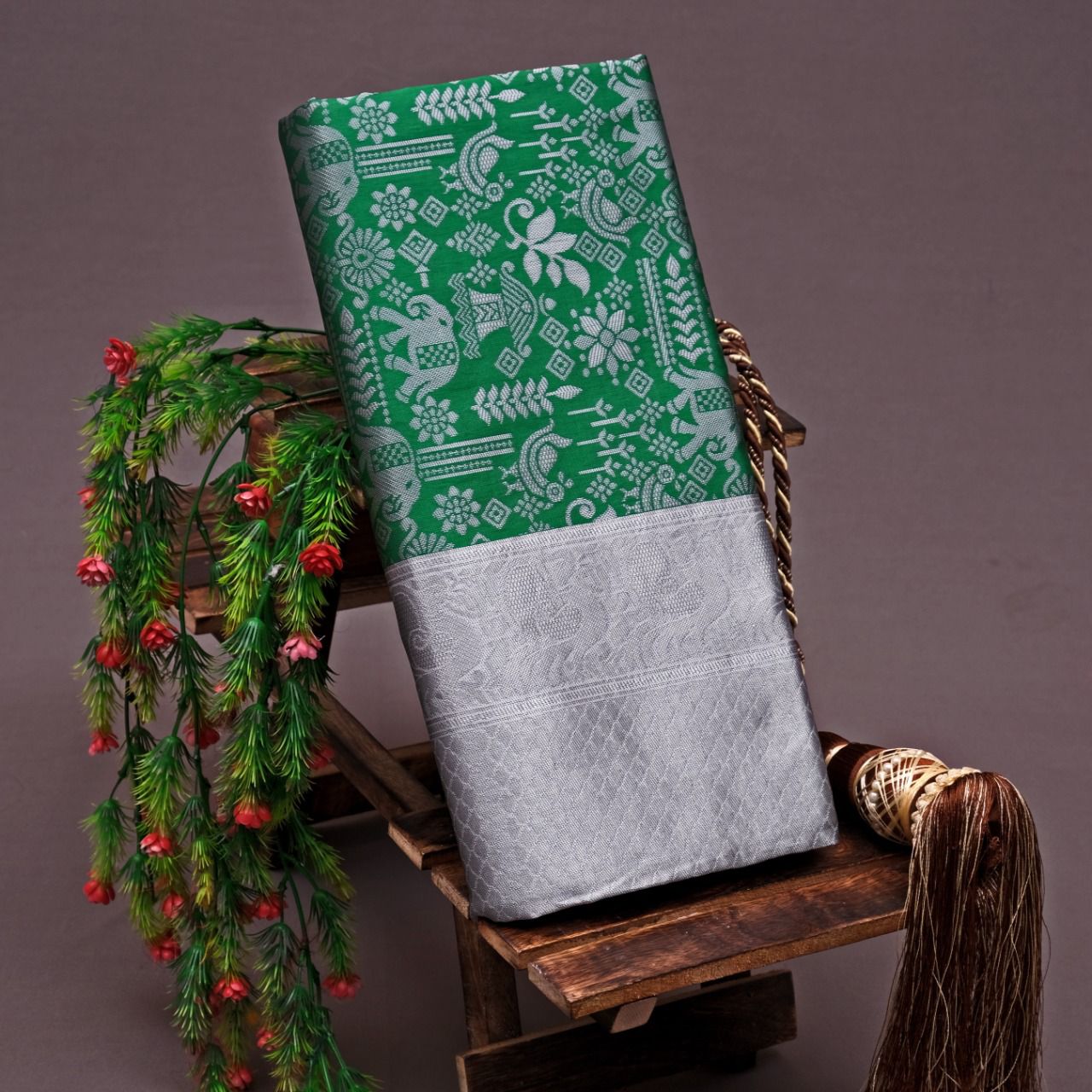  SOFT LICHI SILK  EXCLUSIVE SAREE WITH WEAVING JEQUARD BORDER AND BEAUTIFUL PALLU WITH BLOUSE
