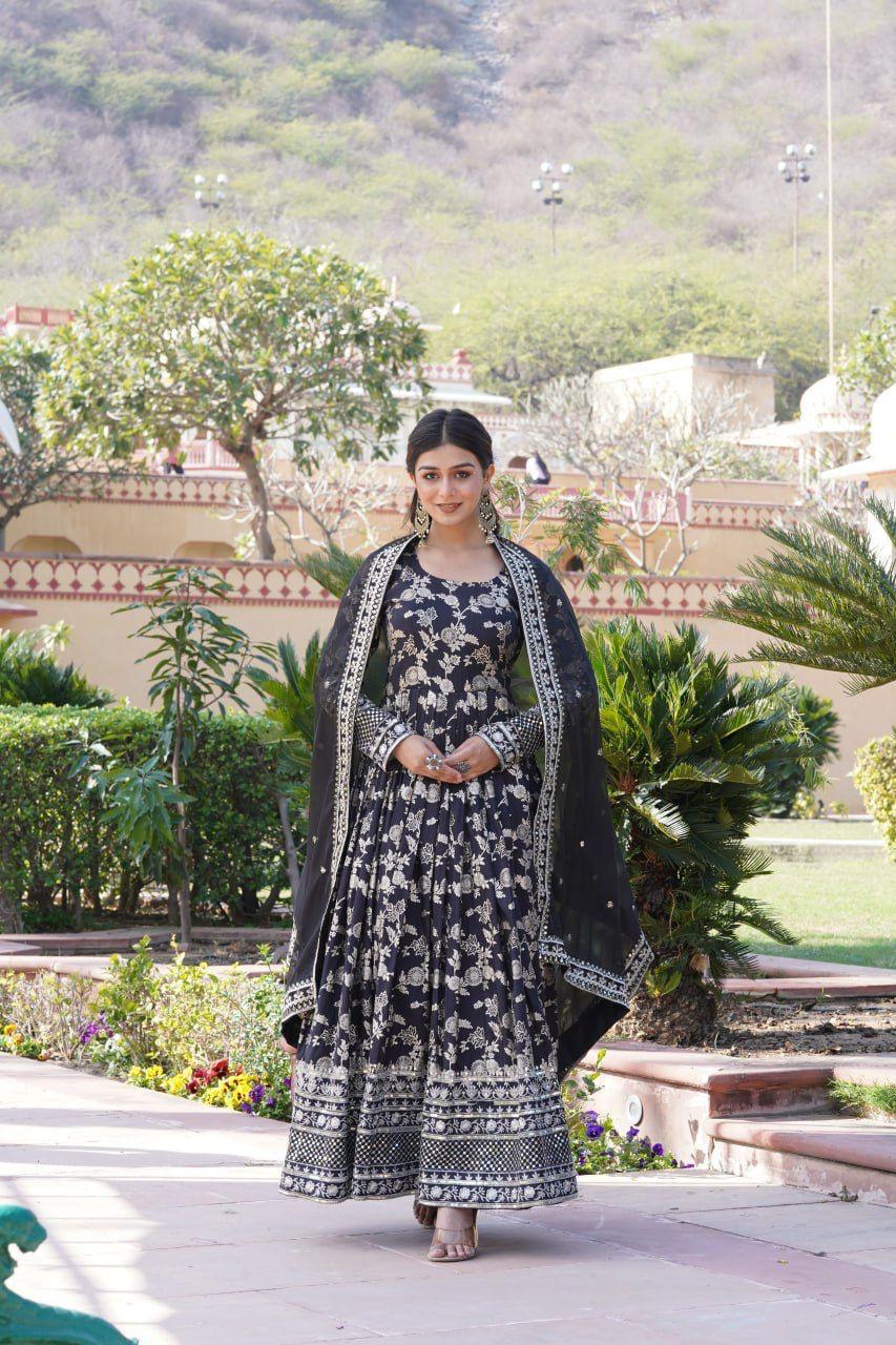 GOWN-DUPATTA COLLECTIONS.💃🏻
