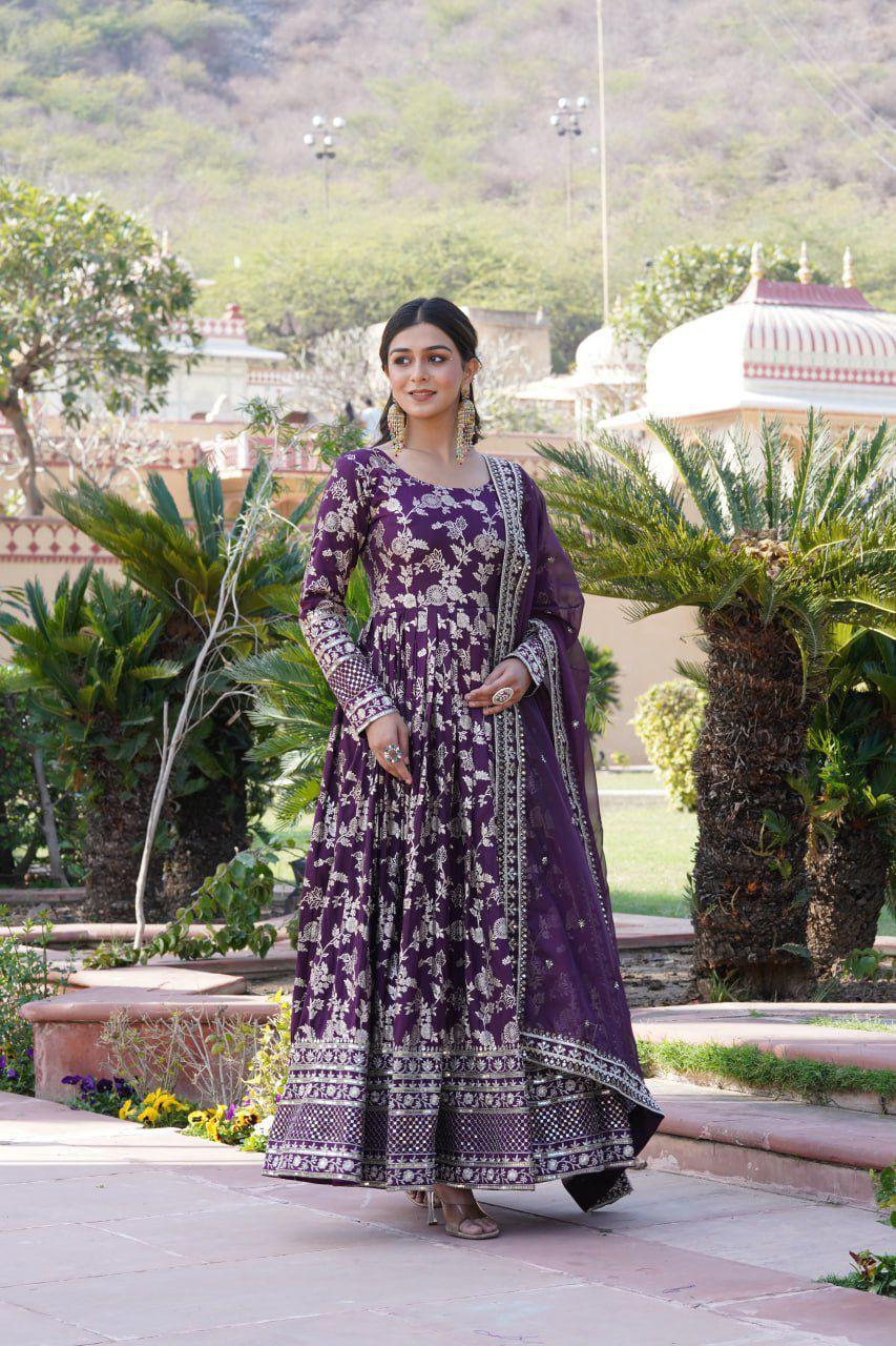 GOWN-DUPATTA COLLECTIONS.💃🏻