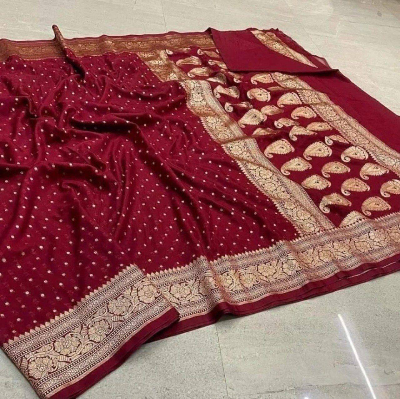🔥 Presenting Enchanting Yet Breathable Organic Banarasi Sarees 