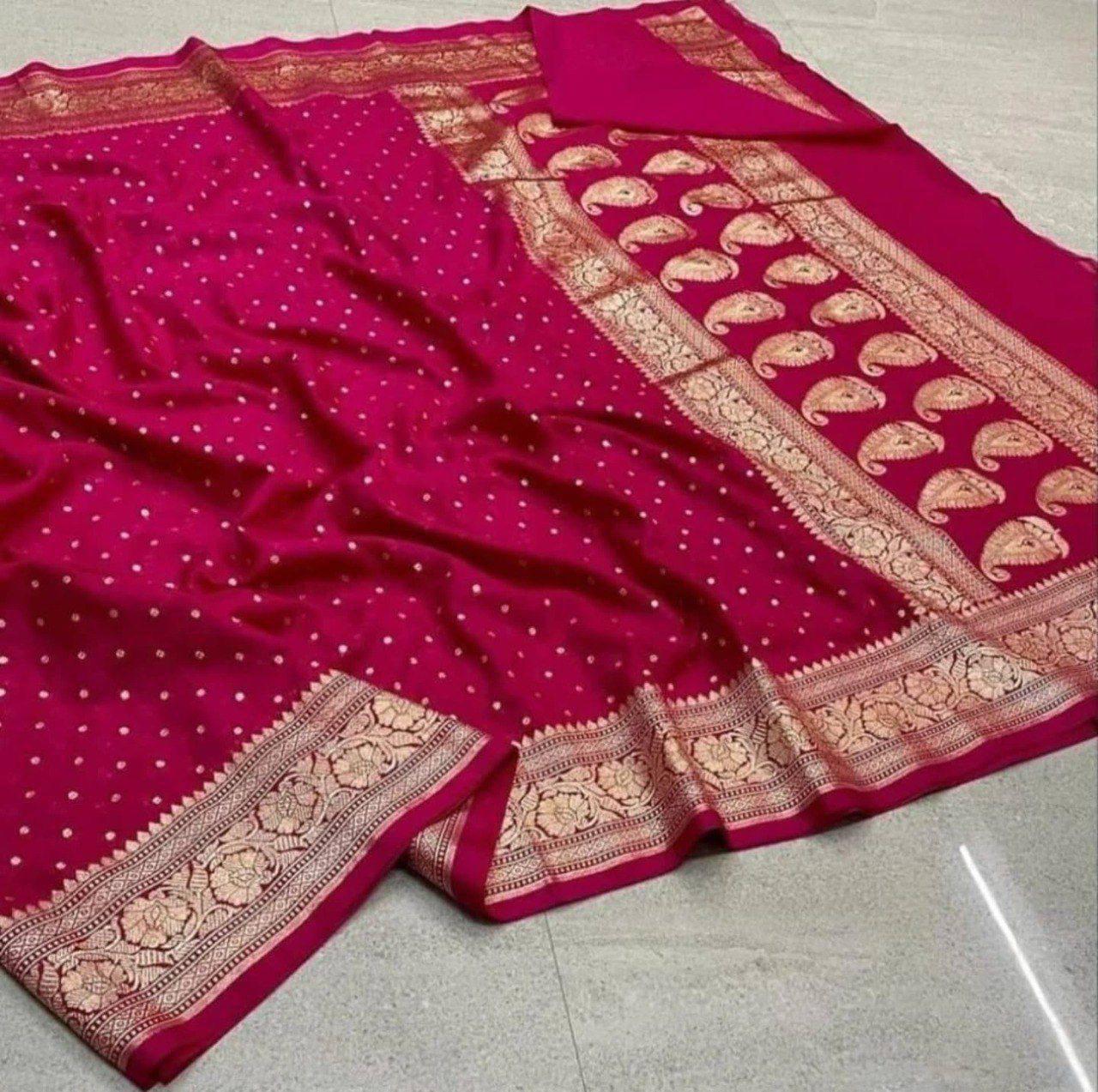 🔥 Presenting Enchanting Yet Breathable Organic Banarasi Sarees 