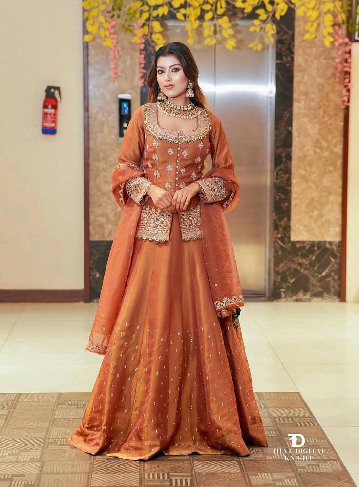 ©️ 🎥 New Designer Party Top Lehenga & Dupatta Set👗 ®️🟢