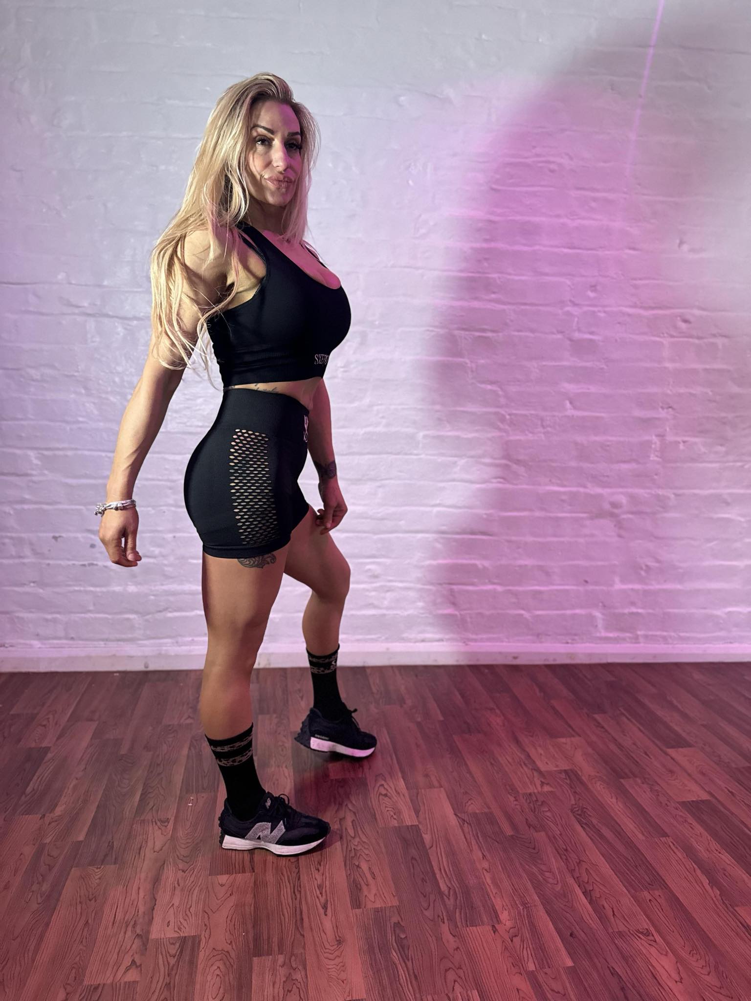 High-Waisted Gym Shorts Fishnet Pole Pants