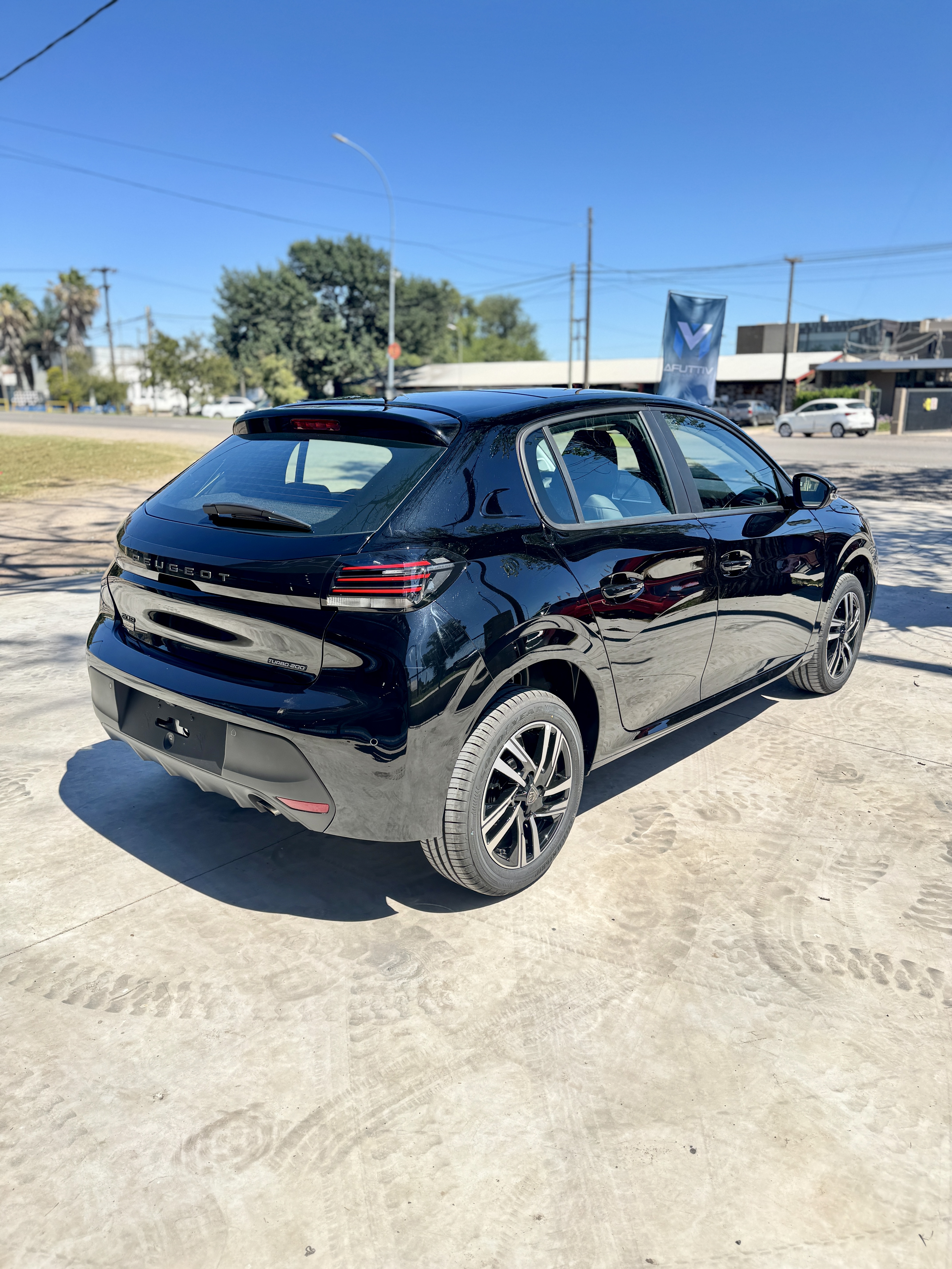 Peugeot 208 Allure Pk T200 0km