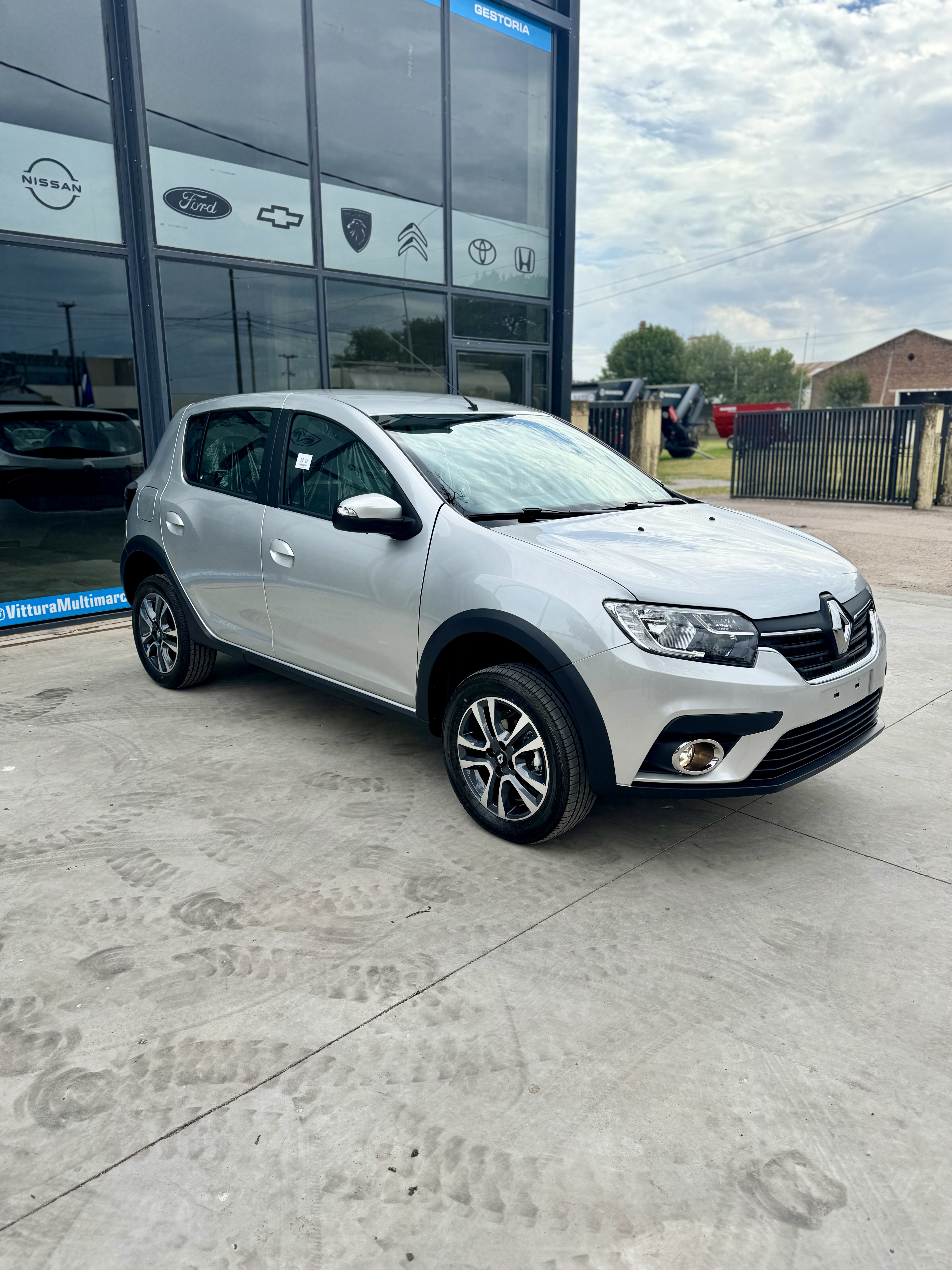 Renault Sandero Intens CVT 0km