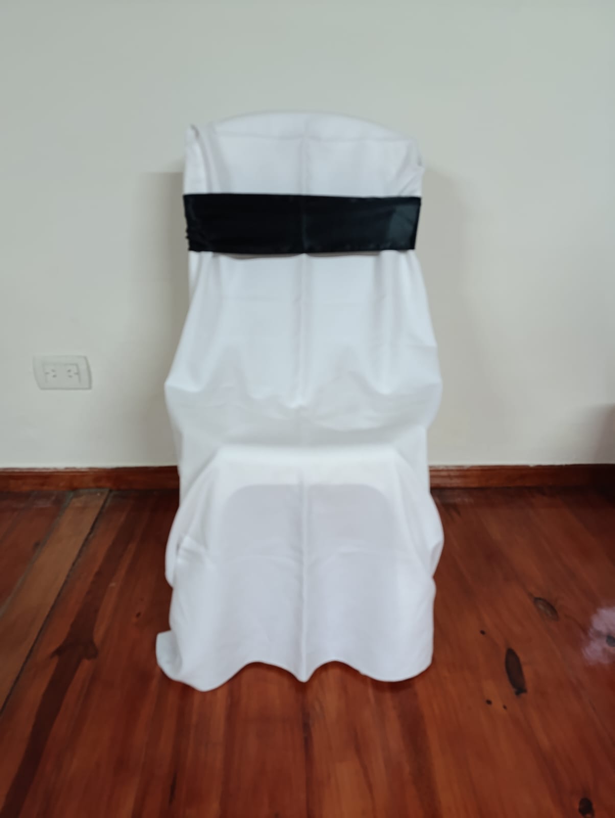 Cubresilla blanco con lazo