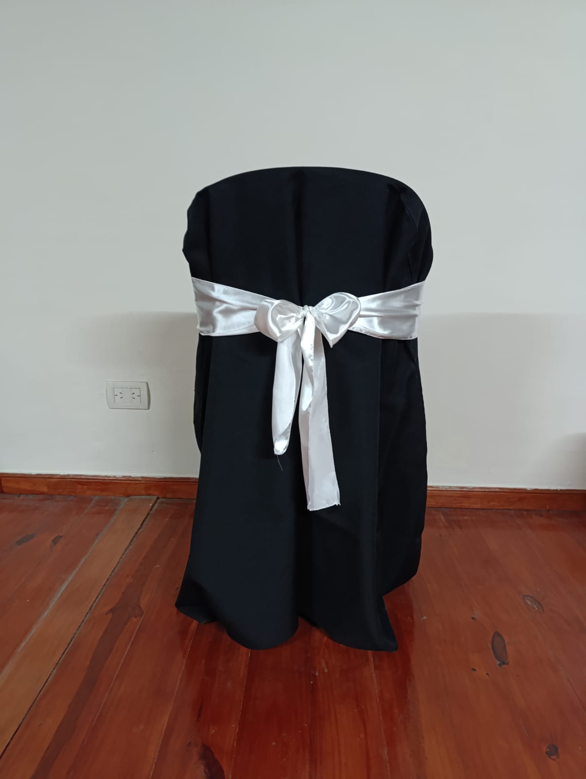 Cubresilla negro con lazo