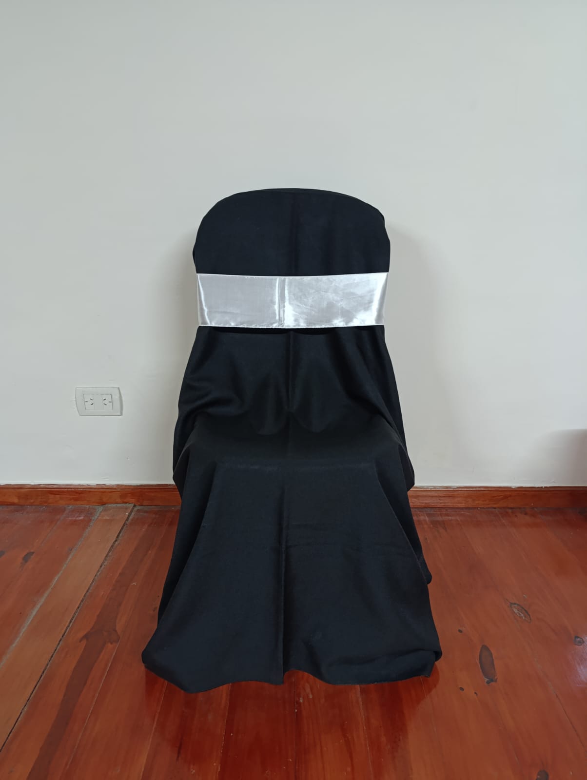 Cubresilla negro con lazo