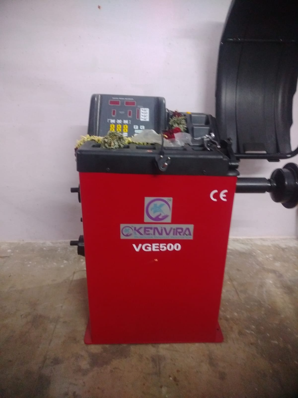 Tire Balancing Machine