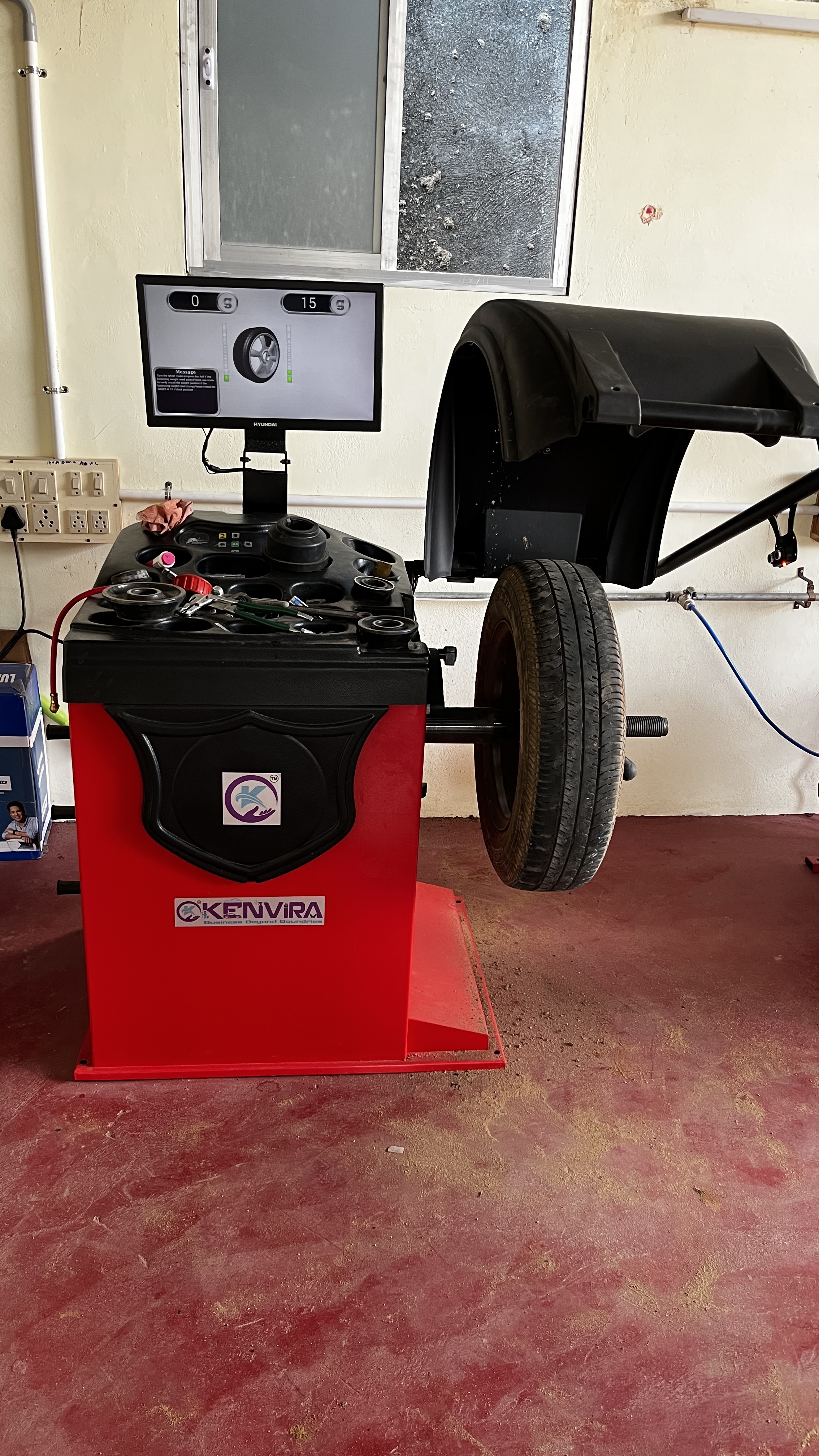 Wheel Balancing Machine