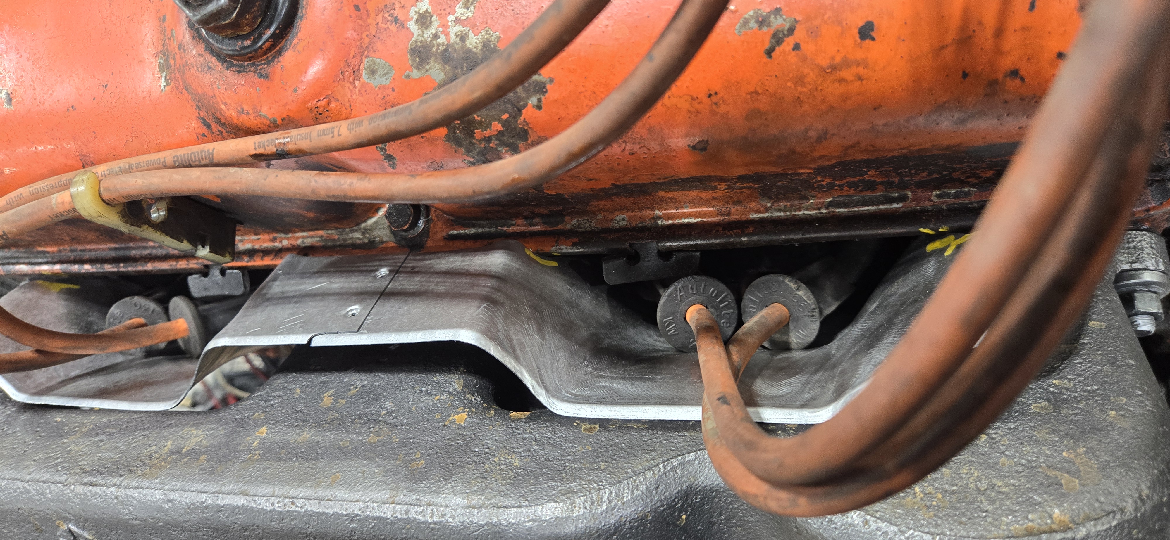 1968-1970 E-body & 1968-1972 A-body (until approx. Jan 24 ,1972) Mopar 340 hp Drivers side heat shield & gasket assembly