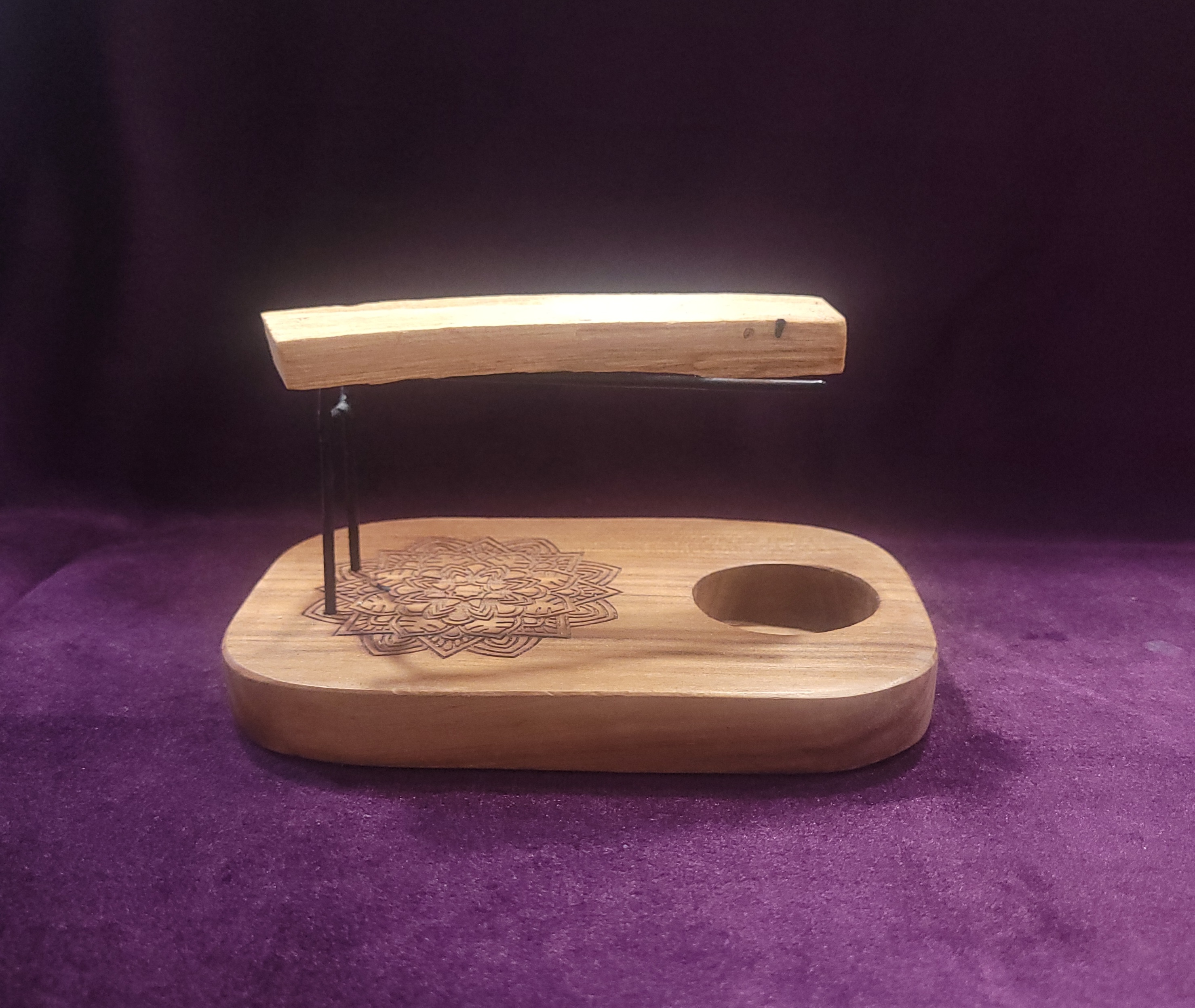 Quemador Palo Santo Madera de Teca con grabado de Mandala