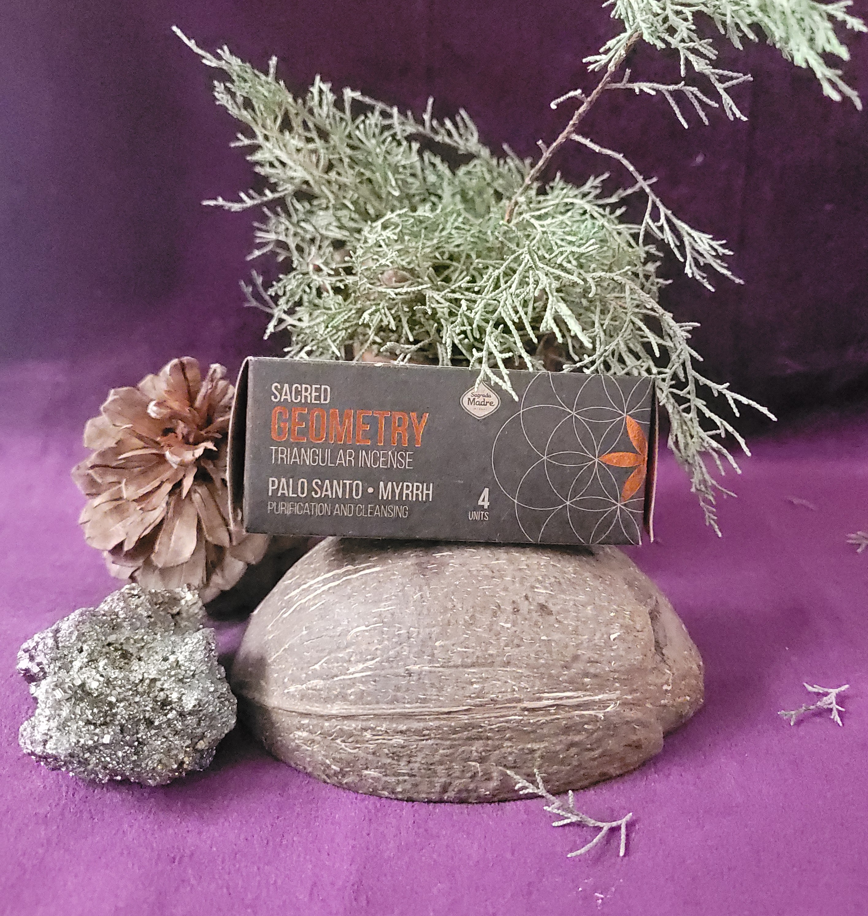 Incienso Triangular de Palo Santo y Mirra