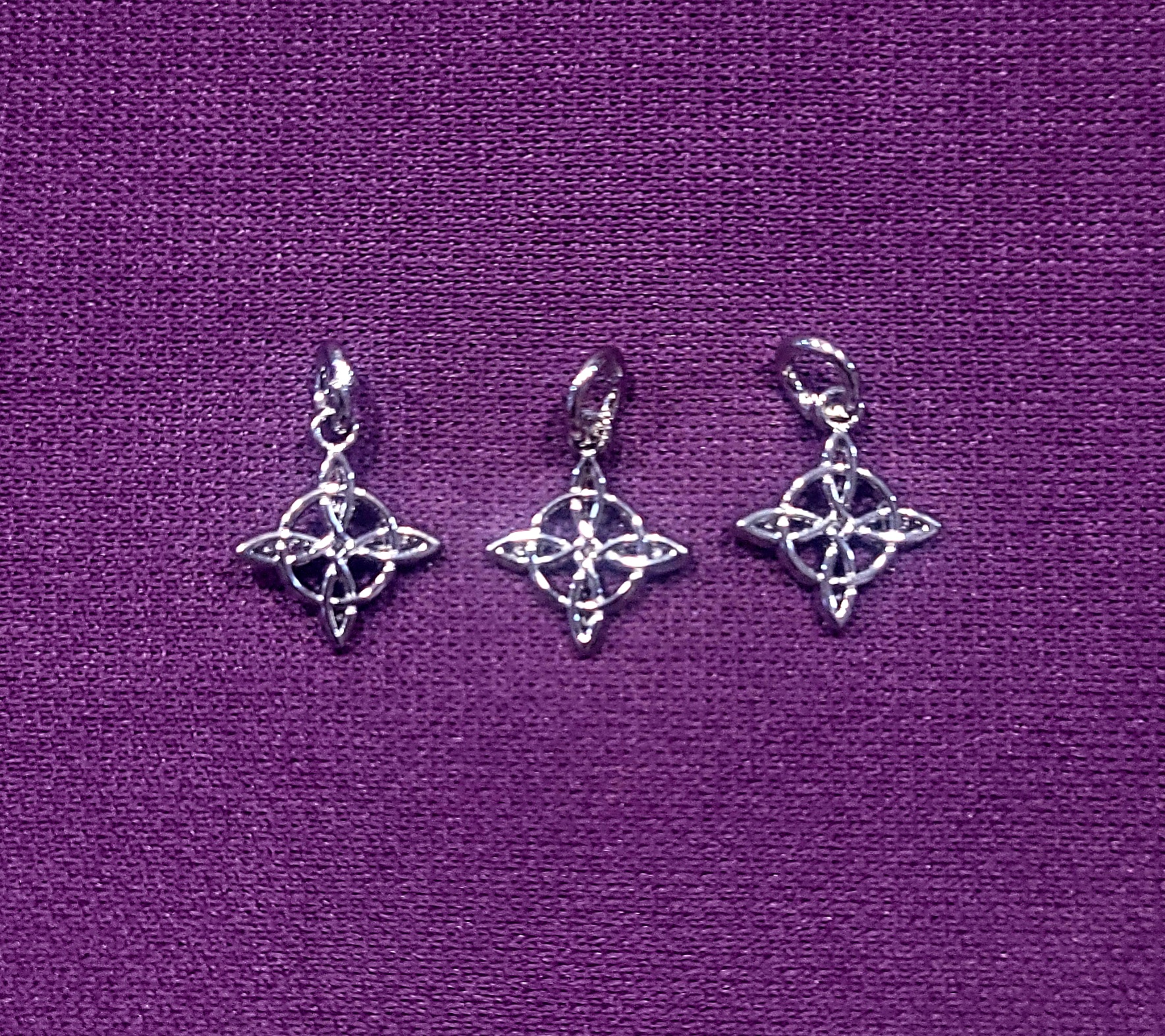 Amuleto Nudo de Bruja Plata de Ley 1cm