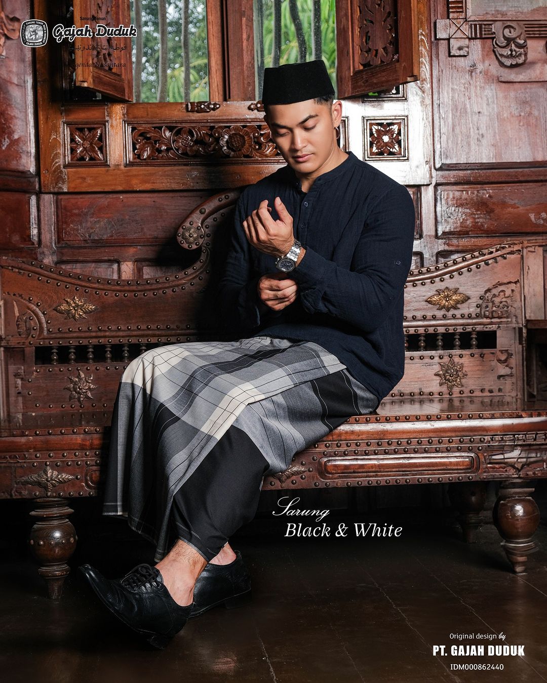  Kain Pelikat Eksklusif Gajah Duduk Black & White (Medium - 4000 Benang)